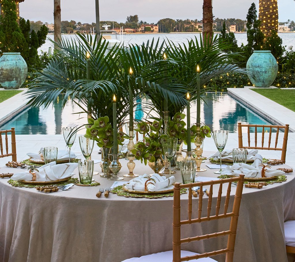 Elegant Green & Gold Palm Coast Napkin Rings Set of 4 - Perfect for Wedding, Holiday Dinner & Formal Table Setting - Gift Box Included
