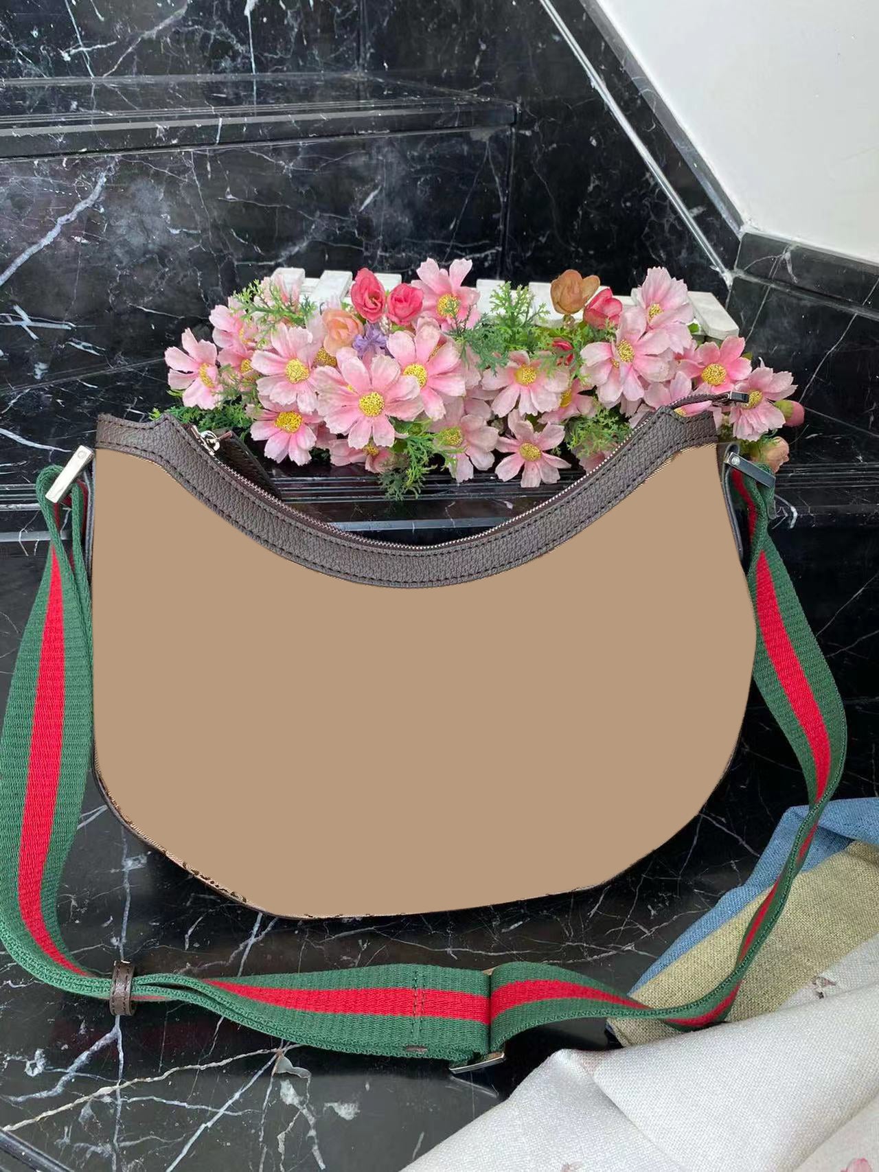 Stylish and Lightweight Crossbody Bag for Women - Perfect for Travel, Shopping, and Everyday Use