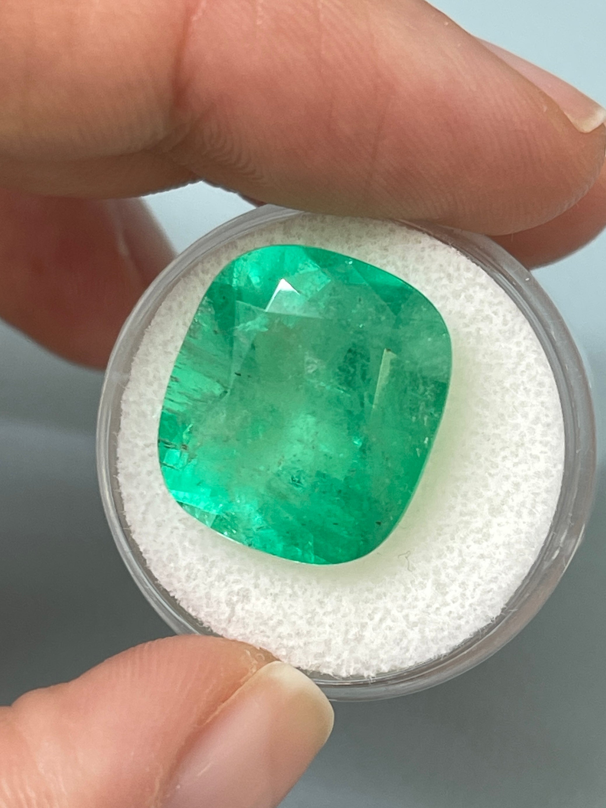 17x15mm Natural Cushion Cut Colombian Emerald Gemstone - 16.11 Carat AAA Quality Green Emerald for Jewelry Making, Engagement Rings & Luxury Gifts