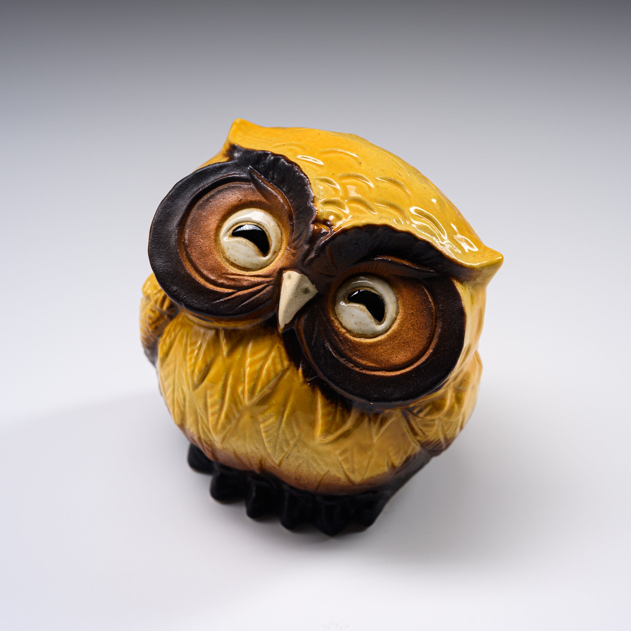Shigaraki Ware Lucky Owl Ornament - 12cm Handmade Ceramic Smiling Owl Figurine, Japanese Traditional Pottery for Home Decor, Office Desk & Zen Garden Accent