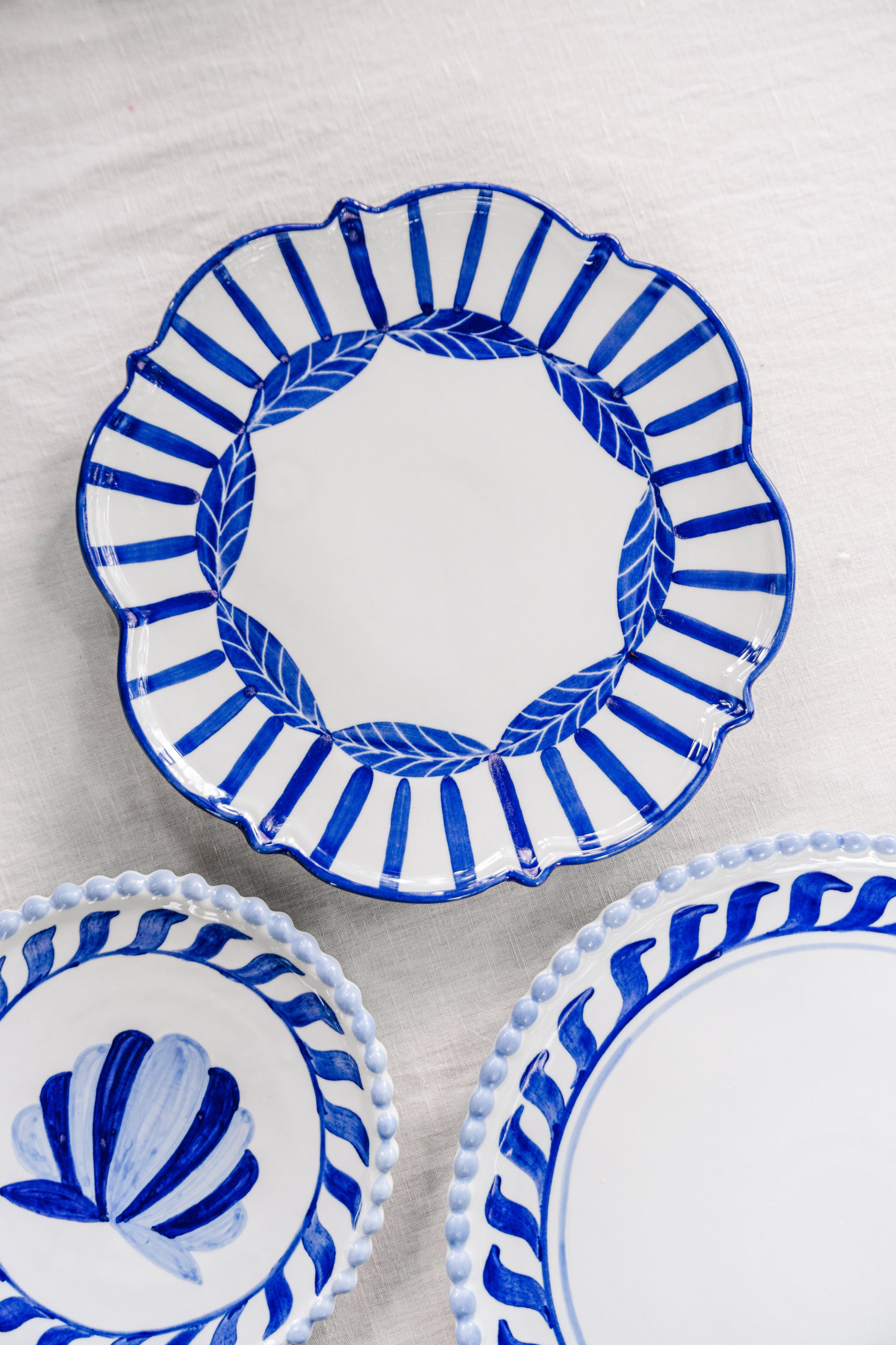Premium Ceramic Dinner Plates Set of 2 - 10.5 Inch Round Dishwasher & Microwave Safe Plates for Everyday Dining, Restaurants & Dinner Parties