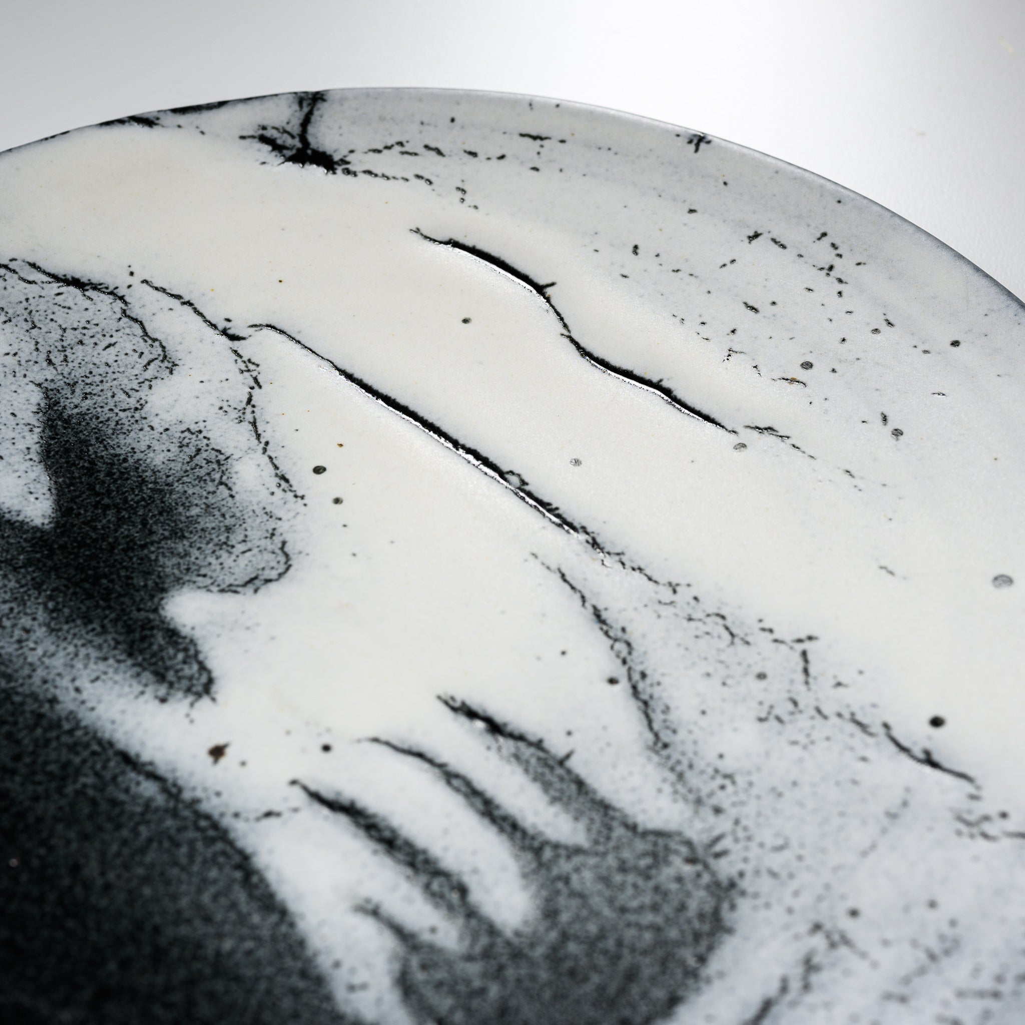NINSHU Large Decoration Plate 28cm - Handcrafted Ceramic Wall Art for Home Decor, Japanese Style Sou Un Design - Perfect for Living Room, Dining Room, or Office Display