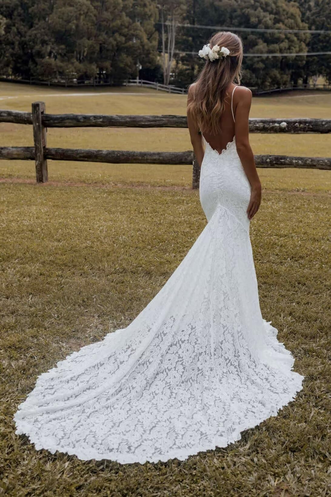 Boho Mermaid Wedding Dress with Lace Spaghetti Straps & V-Neck - Elegant Bodycon Long Bridal Gown for Beach, Garden & Destination Weddings