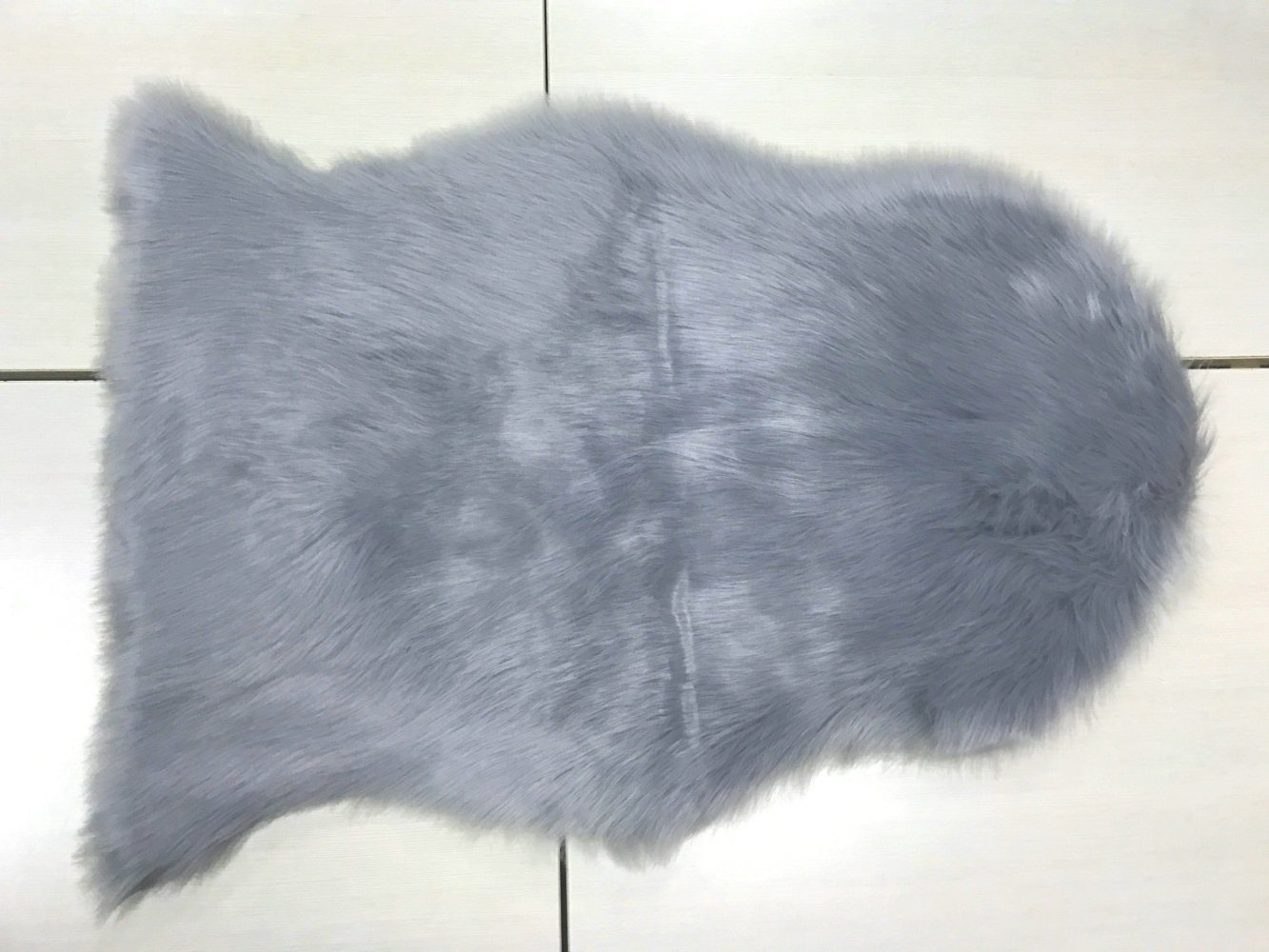 Premium Faux Sheepskin Chair Cover & Seat Pad - Ultra Soft Shaggy Fur Rug for Bedroom, Sofa, Floor (2.5' x 4', Grey) - Cozy Home Decor & Pet-Friendly Comfort Mat