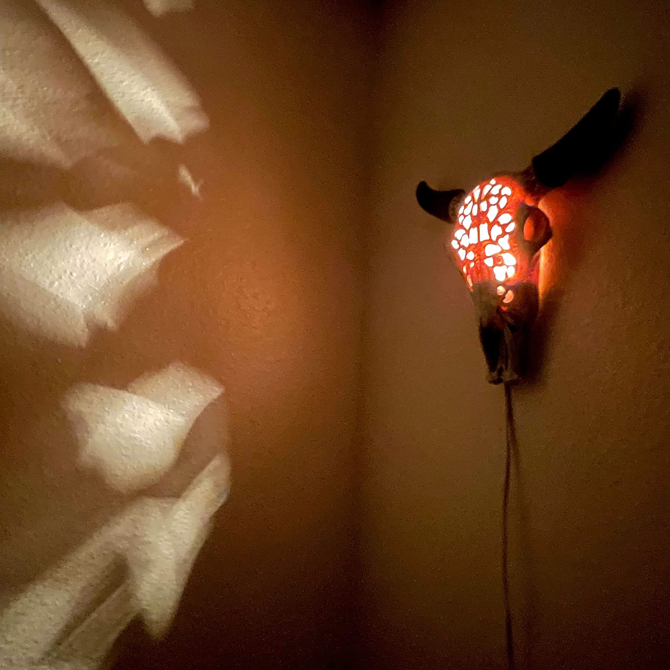 Zeckos Southwestern Style Steer Skull Resin Wall Sconce & Table Lamp with Removable Metal Stand & LED Bulb - Western Home Decor, Cowboy Theme Lighting for Living Room, Bedroom, or Bar (11.5 Inches High)