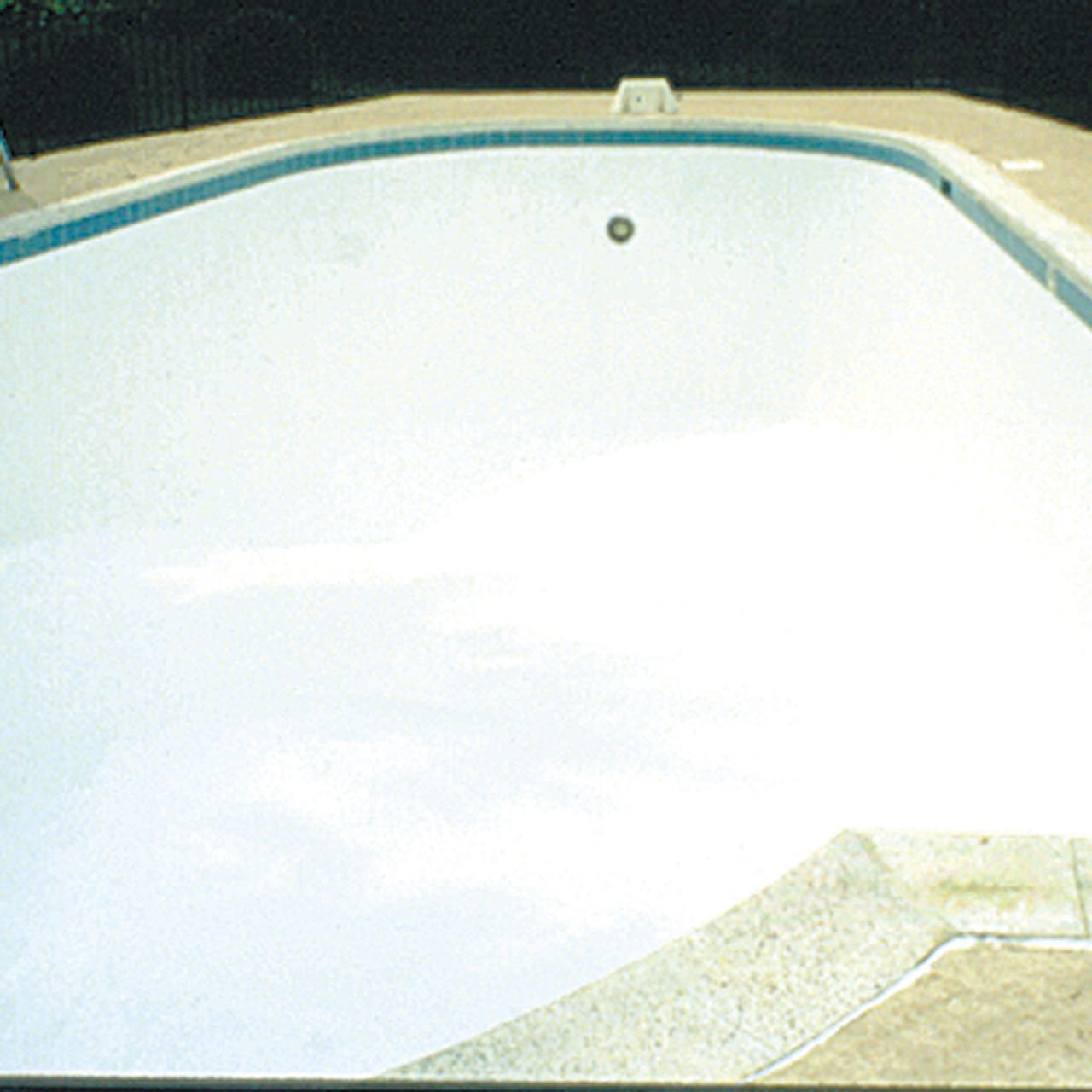 Ramuc DS Acrylic Pool Paint - White (1 Gallon) - Premium Swimming Pool Coating for Concrete & Plaster Pools - Ideal for Pool Resurfacing & Maintenance