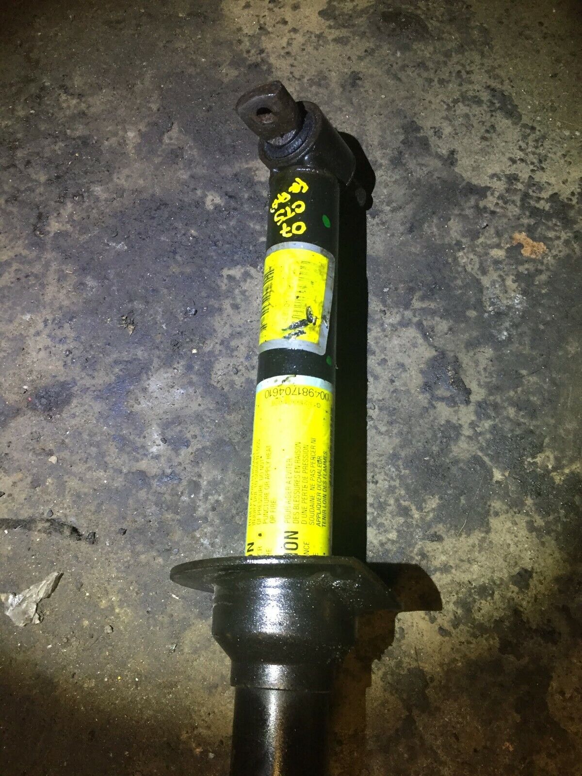2003-2007 Cadillac CTS Front Right Passenger Shock Strut Absorber Replacement - OEM Quality Suspension Part for Smooth Ride & Better Handling | Perfect for City Driving & Highway Commutes