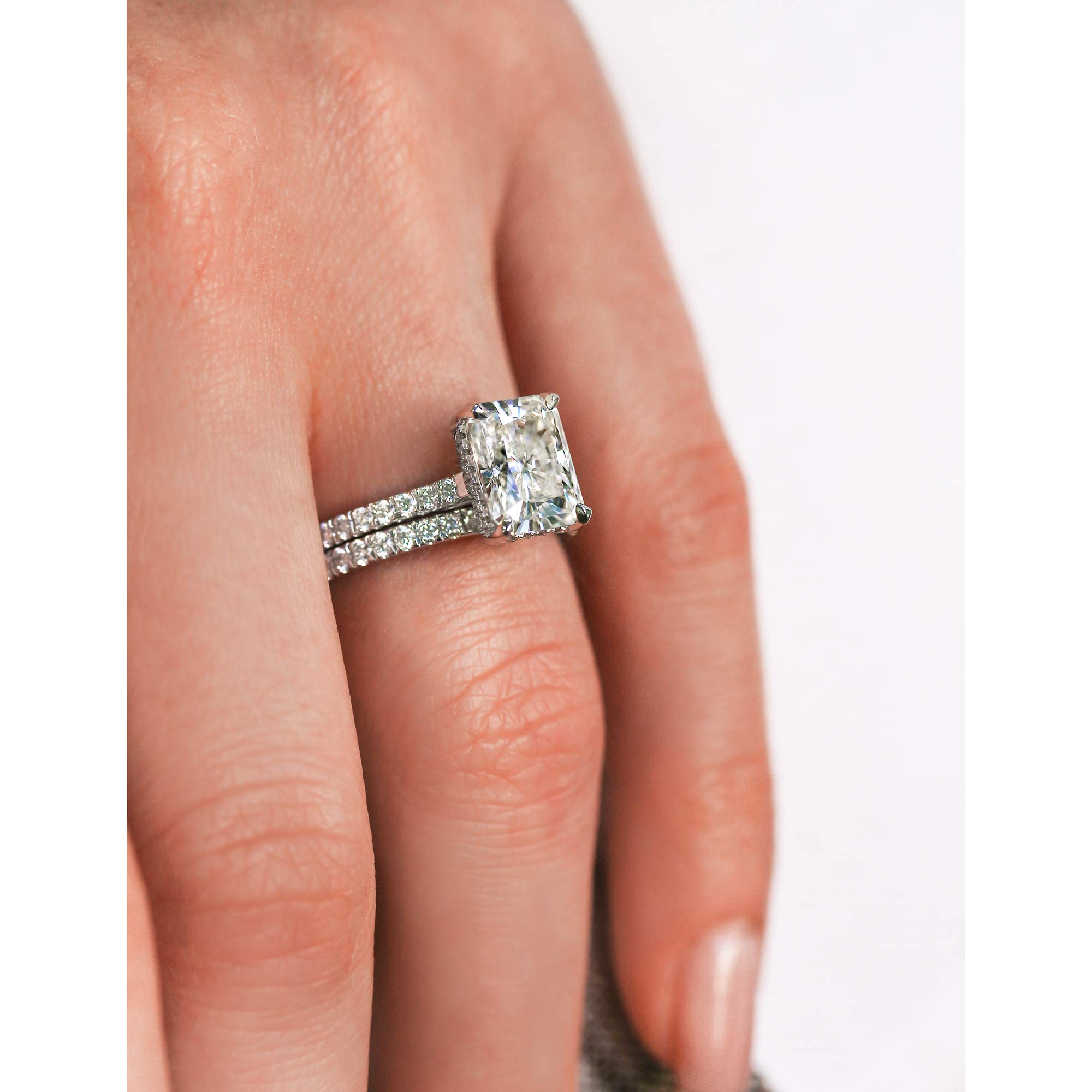 2.7ct Radiant Cut Moissanite Drop Halo Engagement Ring & Wedding Band Set - Elegant Bridal Jewelry for Proposals, Anniversaries & Special Occasions