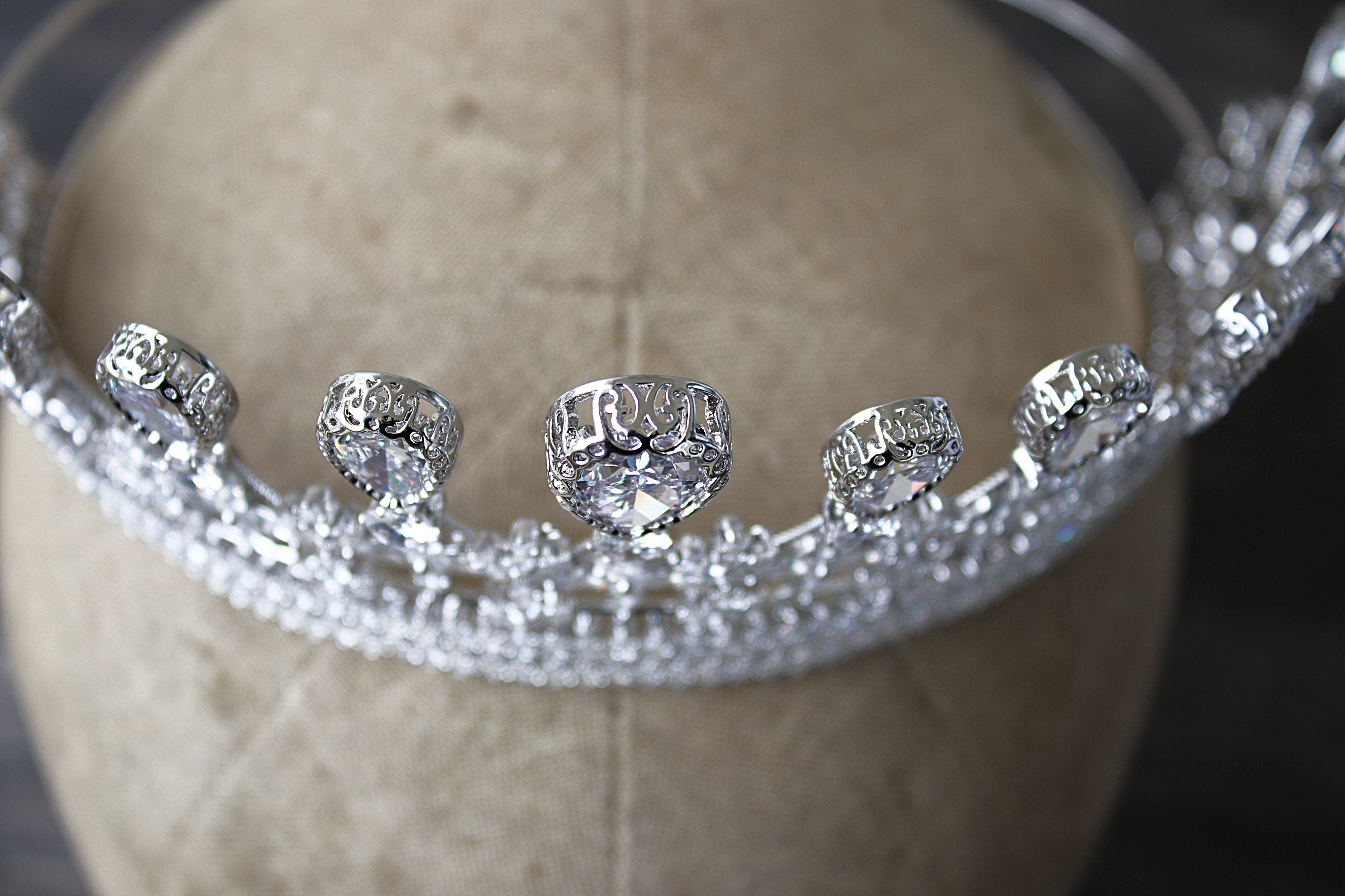 DELLA Wedding Crown - Elegant Bridal Tiara for Bride, Princess, Prom & Special Occasions | Perfect for Weddings, Pageants, Quinceañeras & Photo Shoots