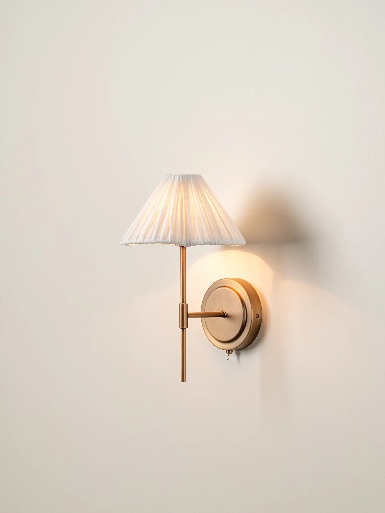 Vintage Aged Brass & Linen Scalloped Wall Sconce - Elegant Farmhouse Lighting for Bedroom, Living Room & Hallway