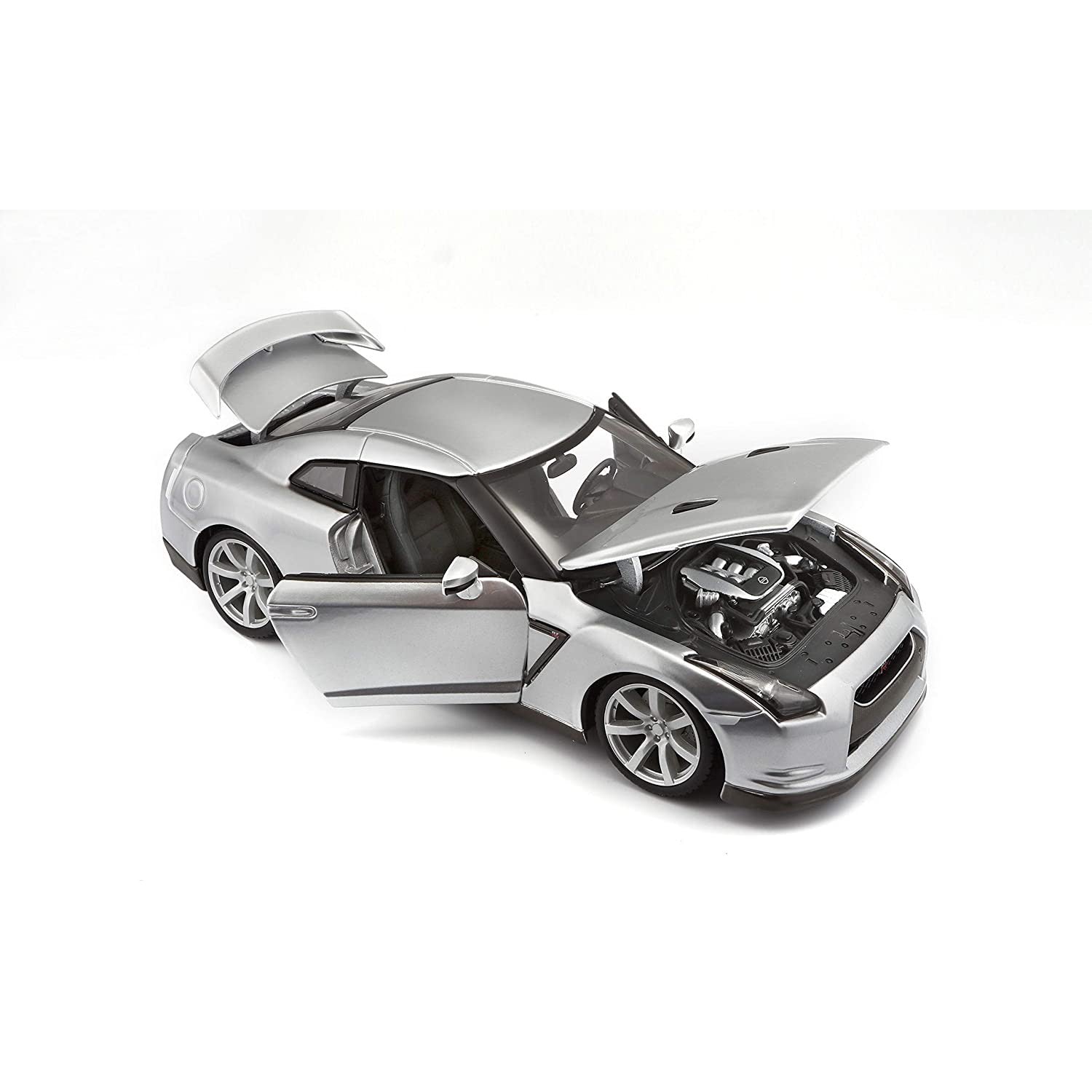 1:18 Scale 2009 Nissan GT-R (R35) Silver Diecast Model Car - Perfect for Collectors, Display, and Racing Enthusiasts