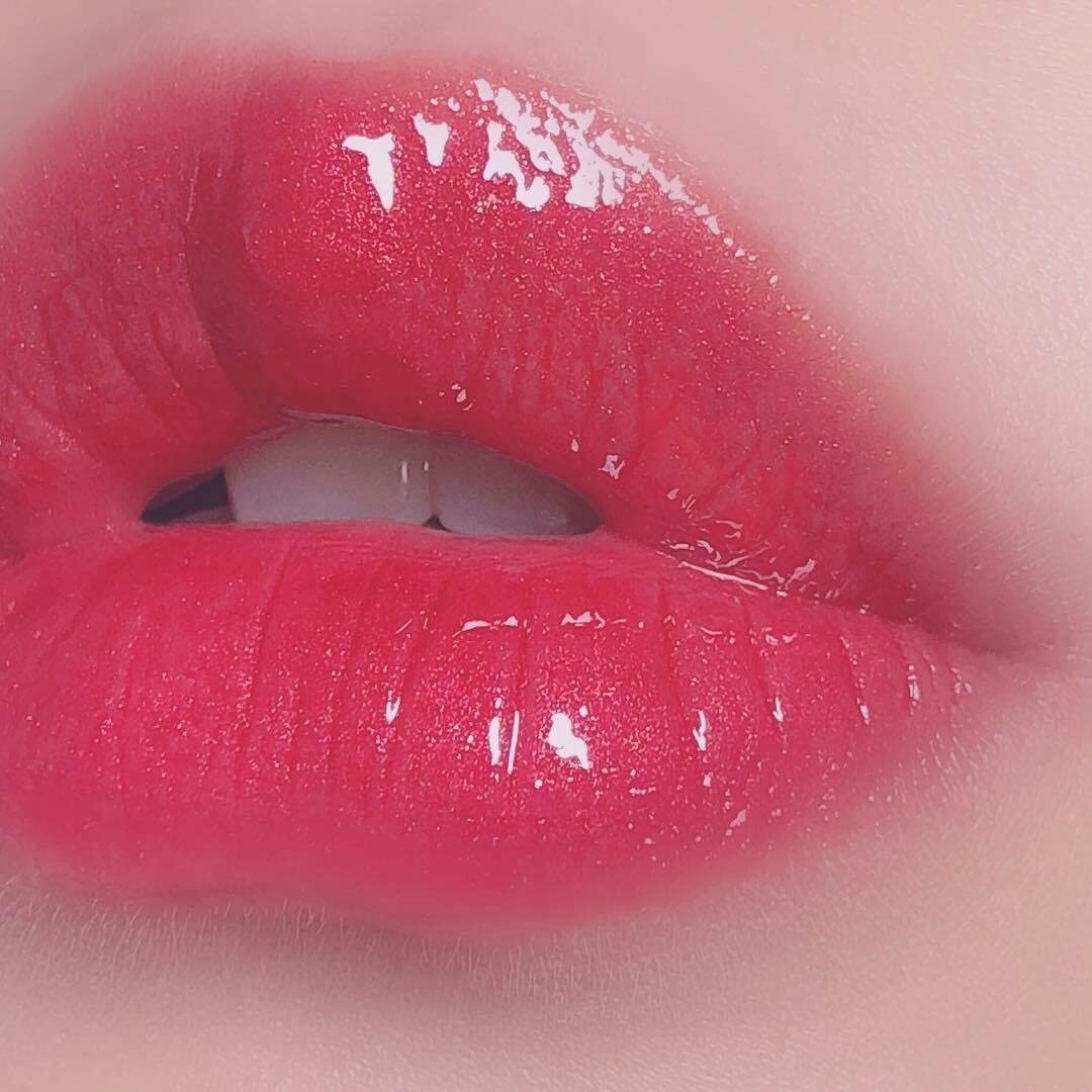 Pretty Red Color Changing Lipstick - Long Lasting Moisturizing Lipstick for Women, Perfect for Parties, Dates & Everyday Wear