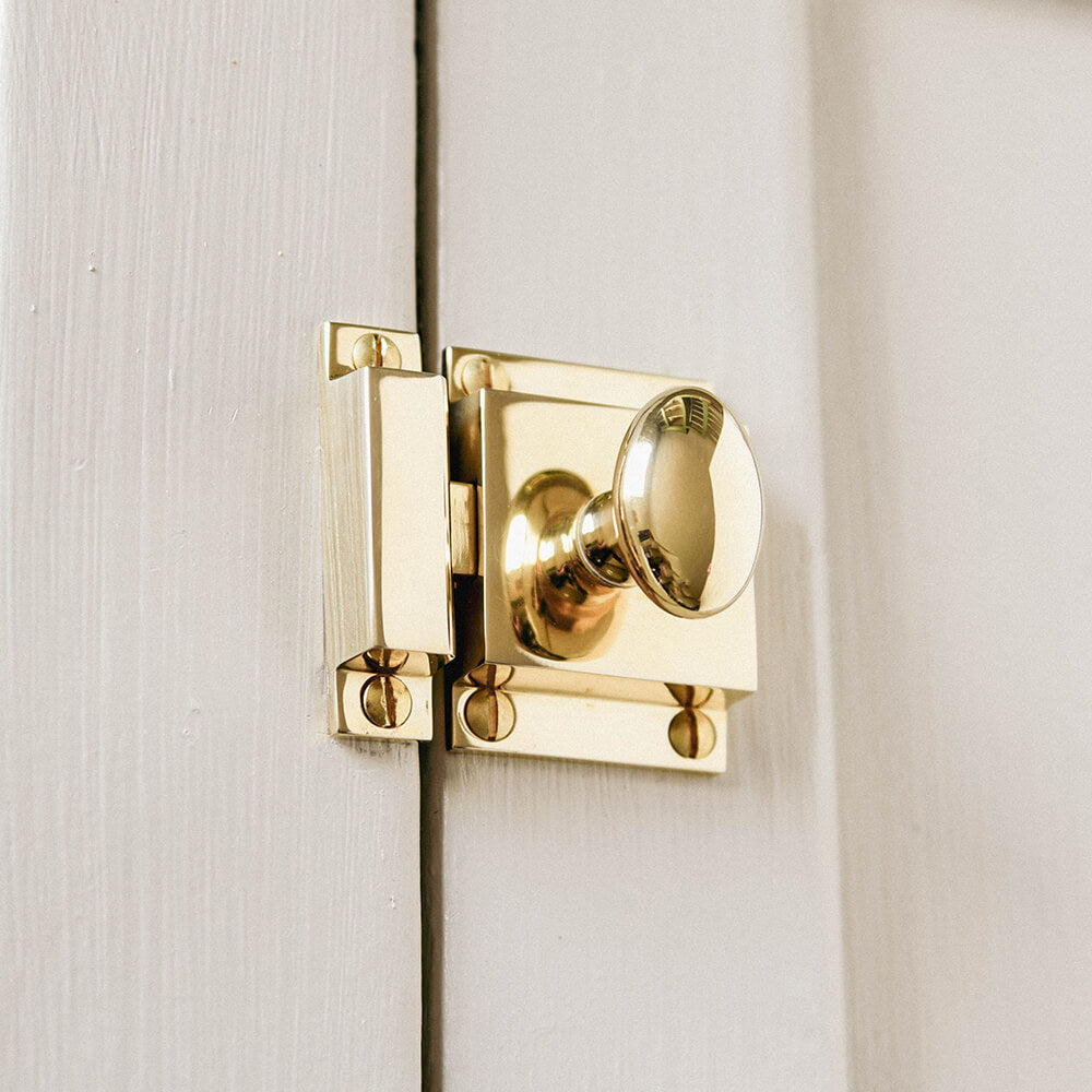 Polished Brass Traditional Oval Cabinet Latch - Vintage Style Hardware for Kitchen Cabinets, Furniture & Home Decor - Perfect for Farmhouse, Rustic & Classic Interior Design