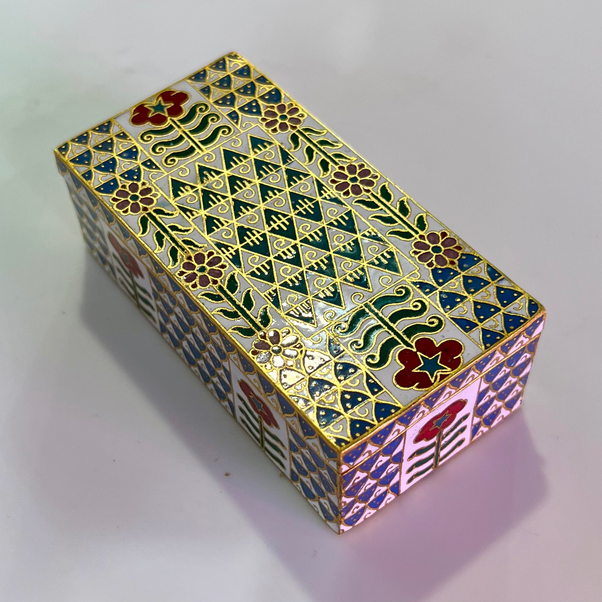 Exquisite Rosy Blues Cloisonné Jewelry Box - Handcrafted Chinese Enamel Treasure Chest - Perfect for Storing Rings, Necklaces & Keepsakes