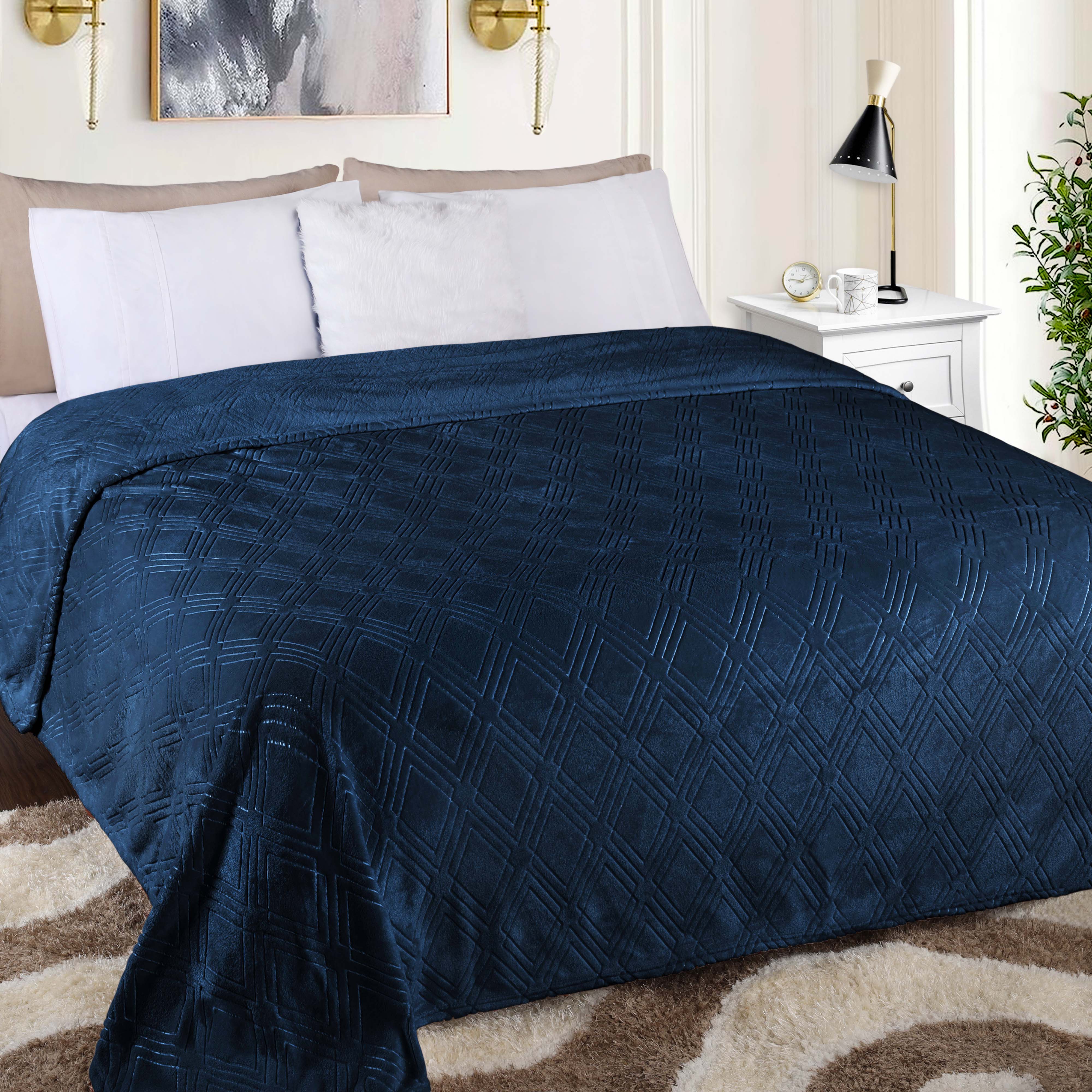 Premium Alaska Diamond Plush Fleece Blanket - Ultra Soft & Cozy Throw for Bed, Sofa, and Travel - Warm Winter Blanket for Home, Office, and Camping