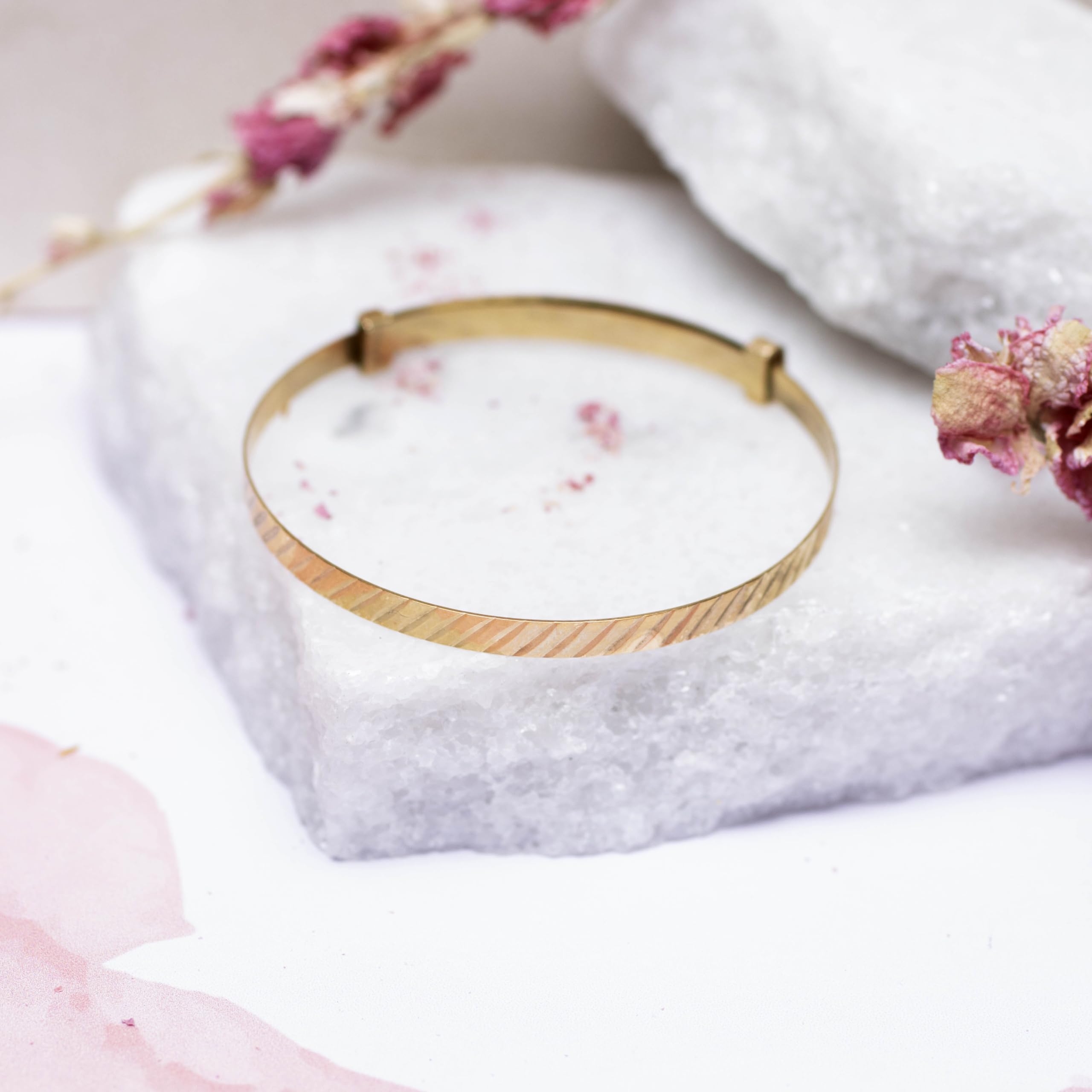 Carissima Gold 9K Yellow Gold Diamond-Cut Adjustable Baby Bangle for Women - Perfect for Newborns, Christening Gifts & Special Occasions