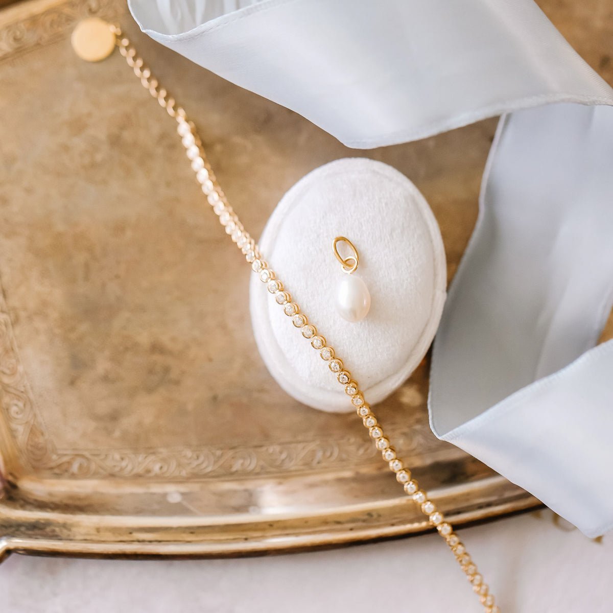 FRAICHE HELEN Baroque Pearl Charm Necklace - 18K Gold Plated Elegant Jewelry for Women, Perfect for Weddings, Parties & Special Occasions