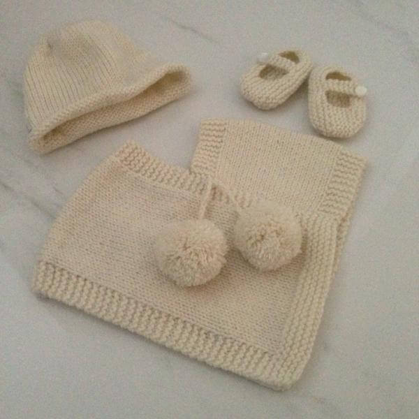 Baby Winter Poncho, Beanie & Booties Set - Warm Newborn Outfit for Girls & Boys - Perfect for Holiday Photos, Outdoor Adventures & Cozy Family Time