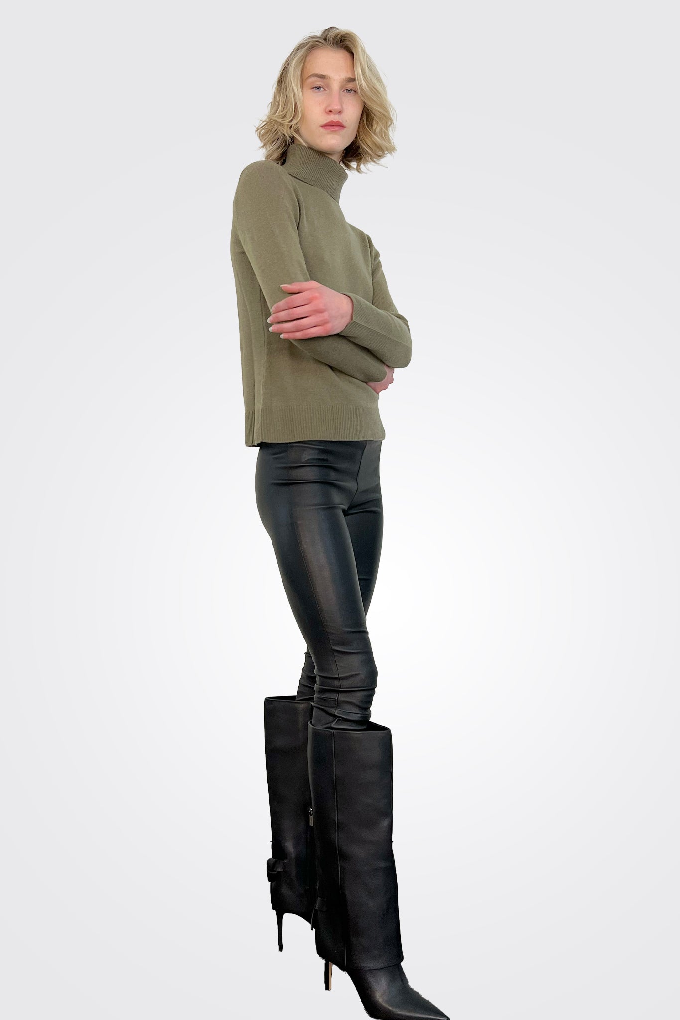 Luxury Women's Cashmere Turtleneck Sweater - Soft Fold Over Neck Winter Pullover for Office, Date Night & Holiday Outfits