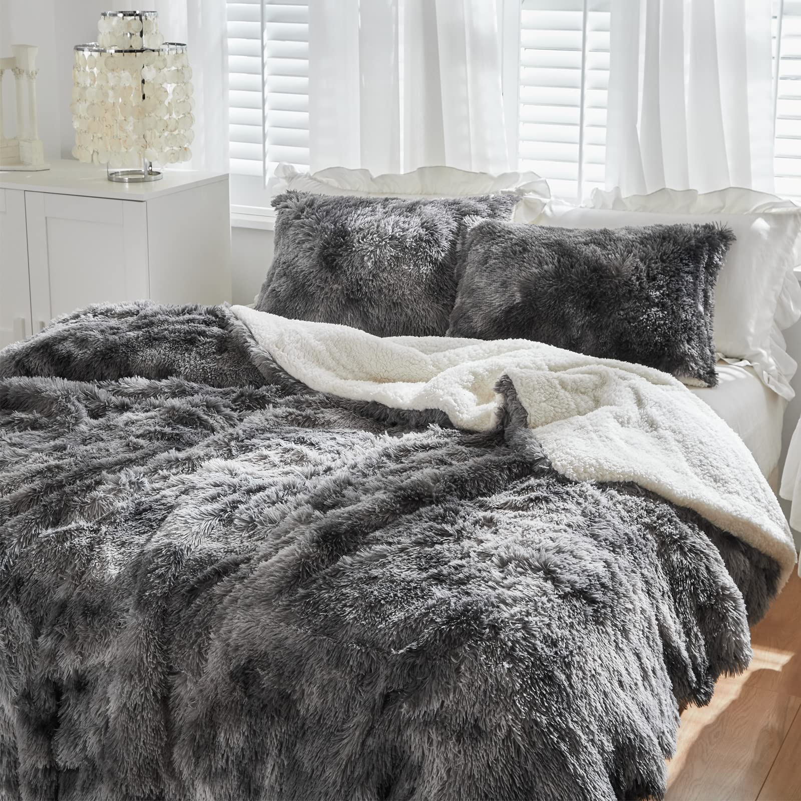 Luxury Faux Fur Comforter Set Queen Size - Soft Fluffy Shaggy Bedding with Sherpa Backing, Reversible Black & Gray Long Hair Design for Winter Warmth - Perfect for Cozy Bedrooms, Guest Rooms & Cold Weather Comfort