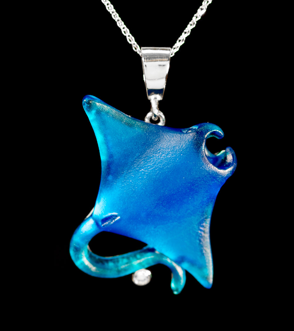 14K White Gold Diamond Manta Ray Pendant Necklace - Elegant Ocean Jewelry for Women, Perfect Gift for Birthday, Anniversary & Beach Vacations
