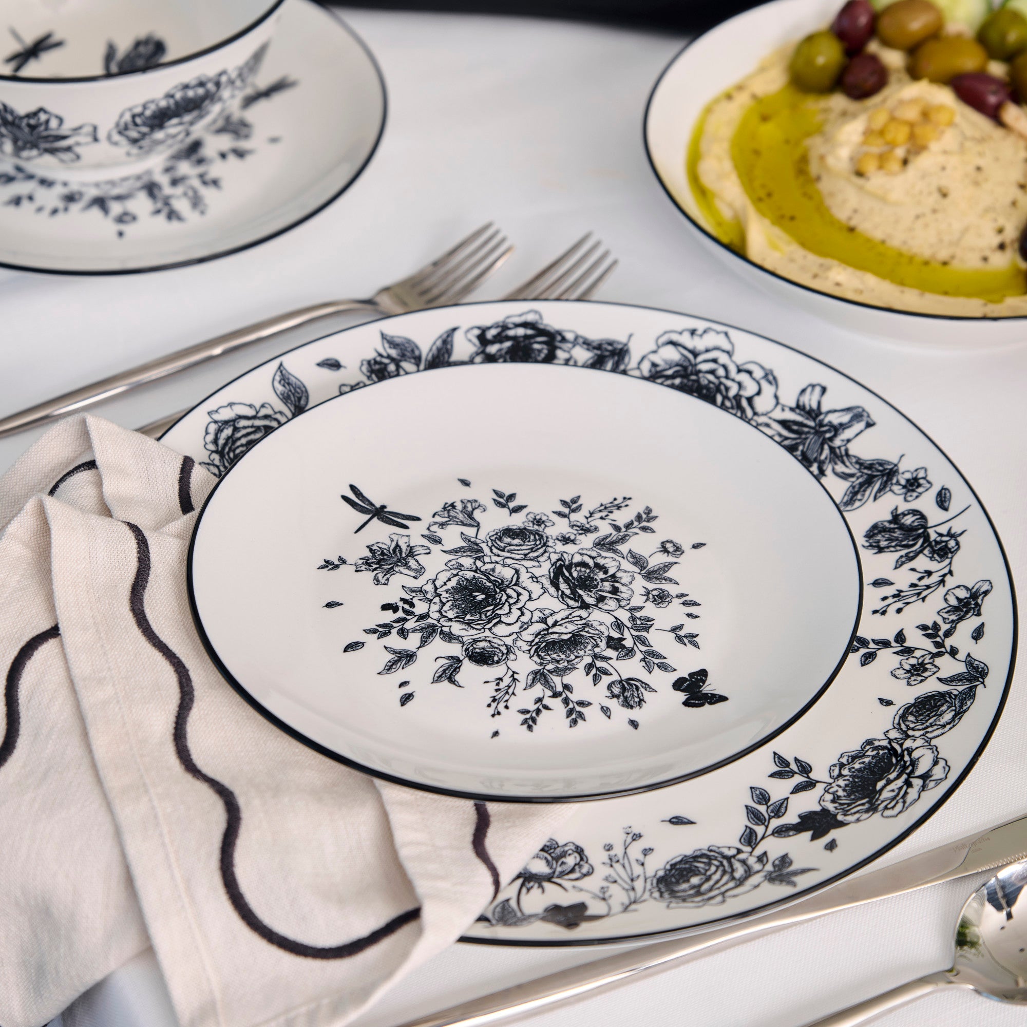 Premium Black Porcelain Dinnerware Set - 16-Piece Elegant Tableware for Fine Dining, Dinner Parties & Special Occasions