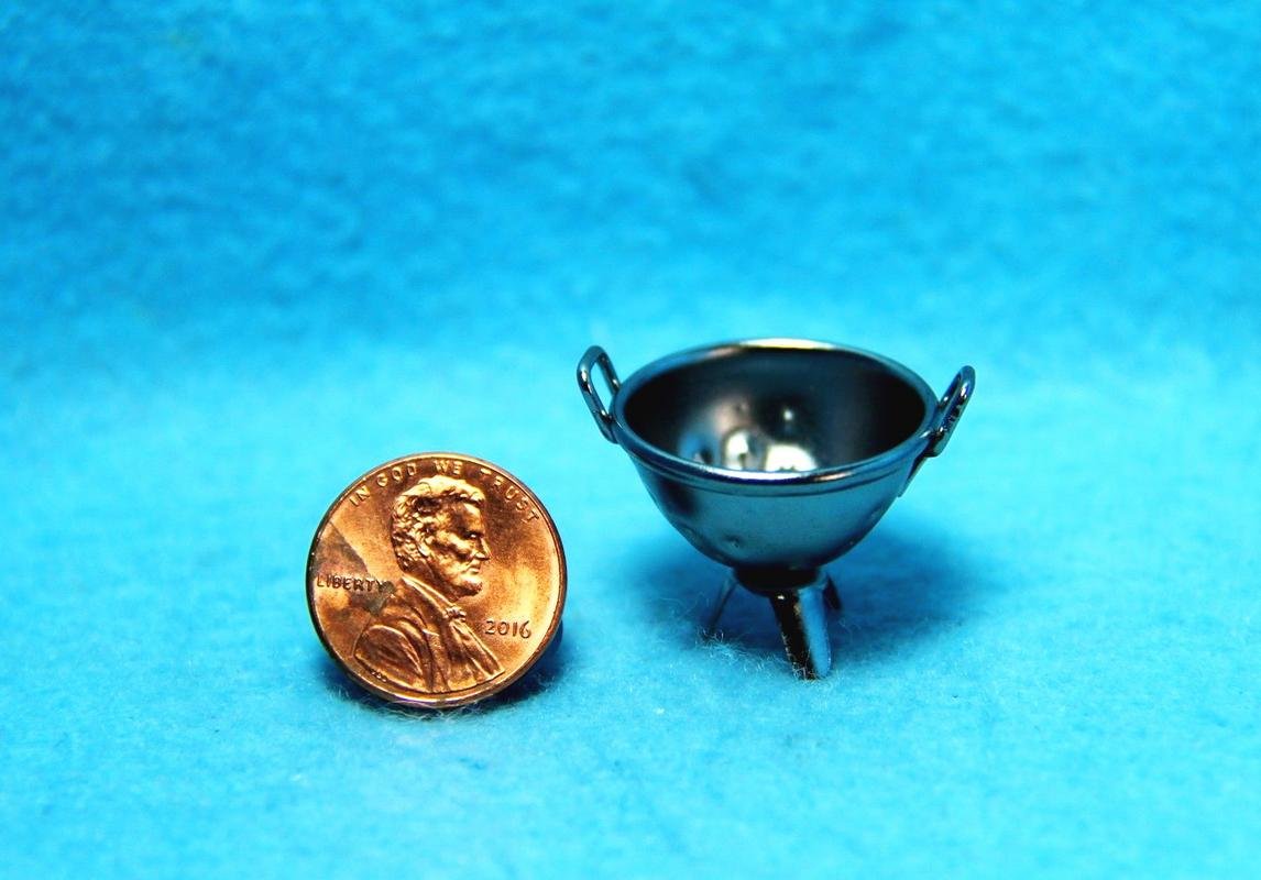 Silver Miniature Kitchen Colander for Dollhouse - My Mini Fairy Garden Accessories | Perfect for Dollhouse Kitchens, Fairy Gardens & Home Decor Displays