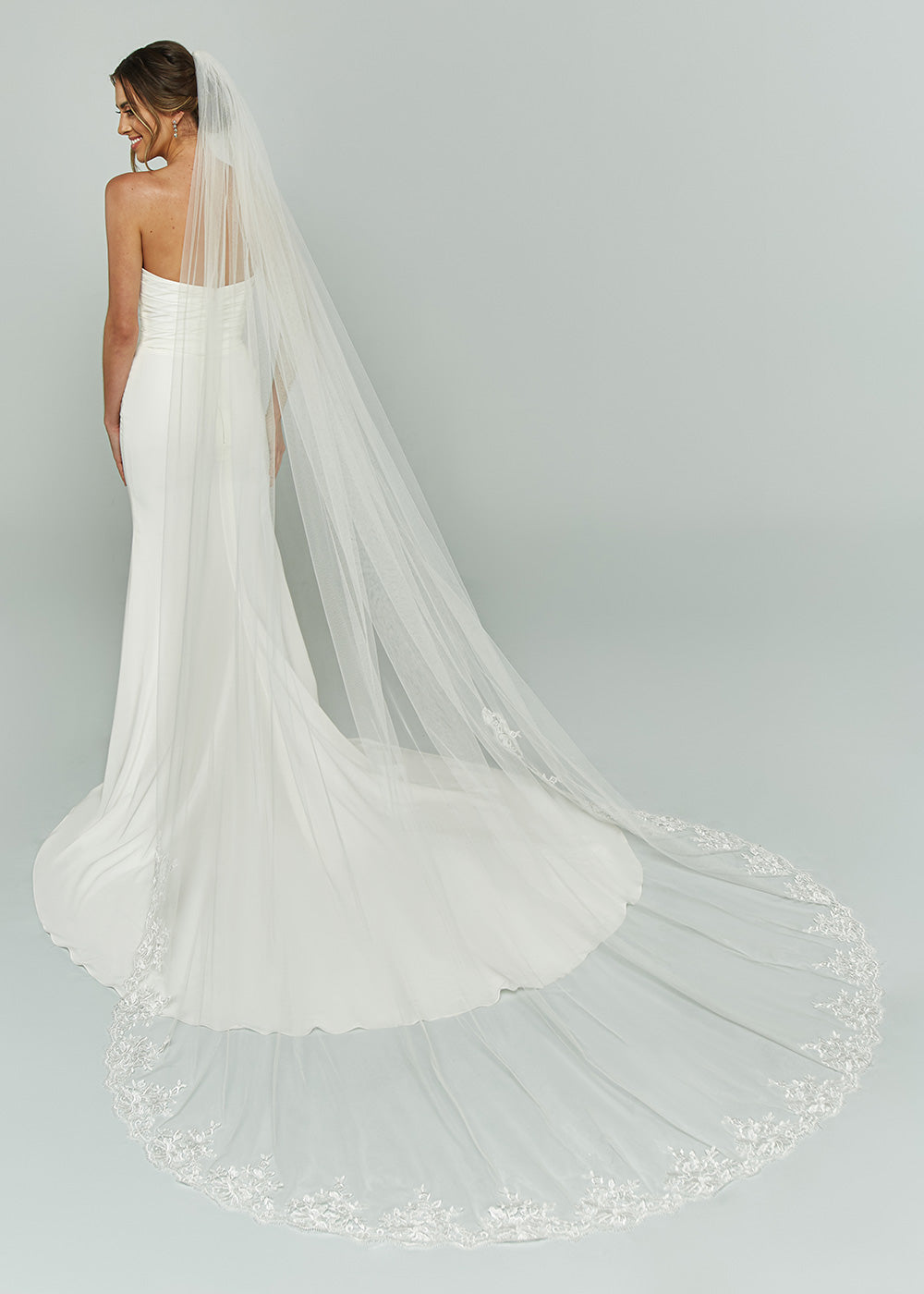 Elegant V1015 Cathedral Wedding Veil with Delicate Lace Appliques - Perfect for Bridal Gowns, Church Ceremonies & Romantic Photoshoots