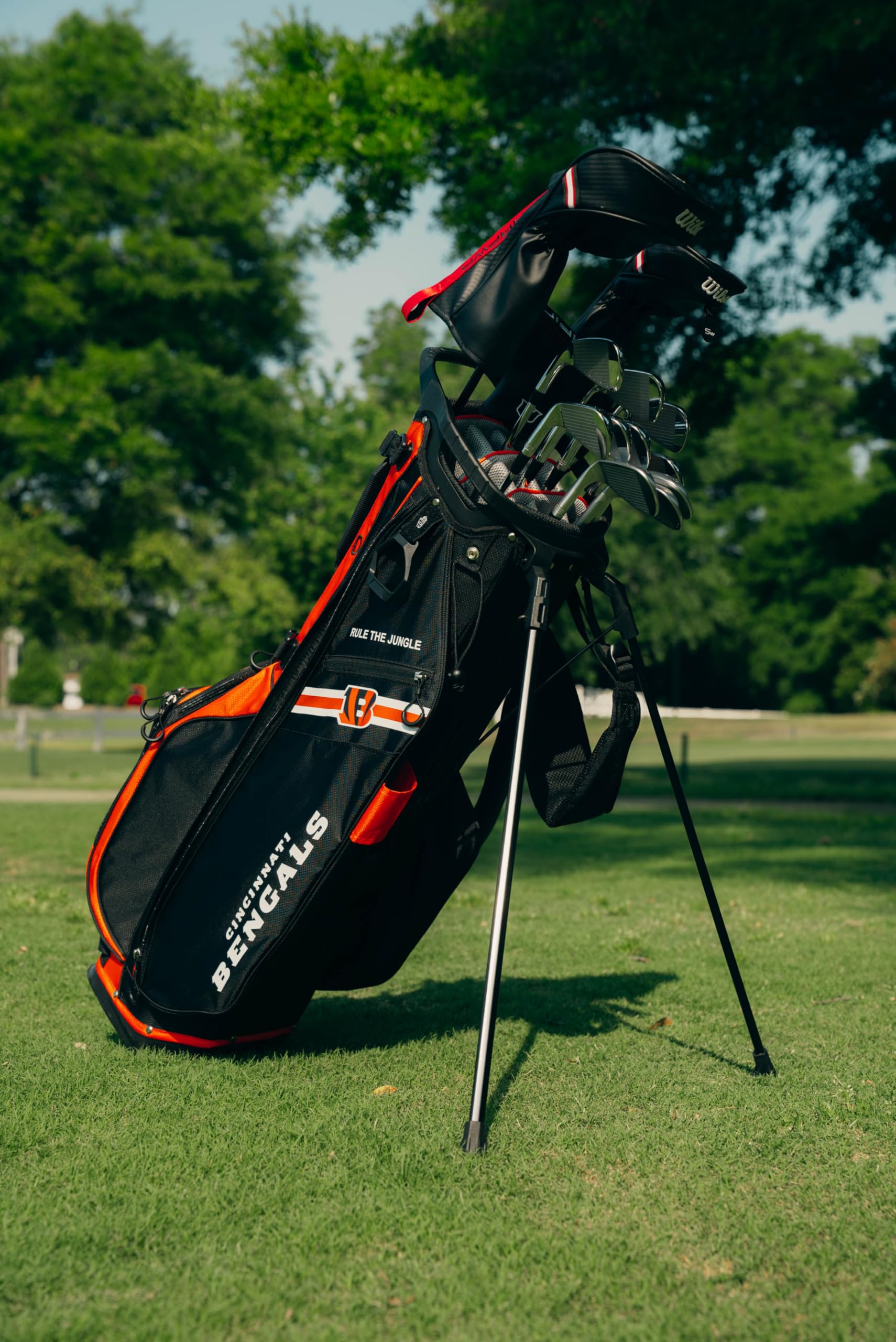 Wilson NFL Cincinnati Bengals Stand Golf Bag - Durable & Lightweight for Men & Women - Perfect for Football Fans, Golf Tournaments & Outdoor Sports