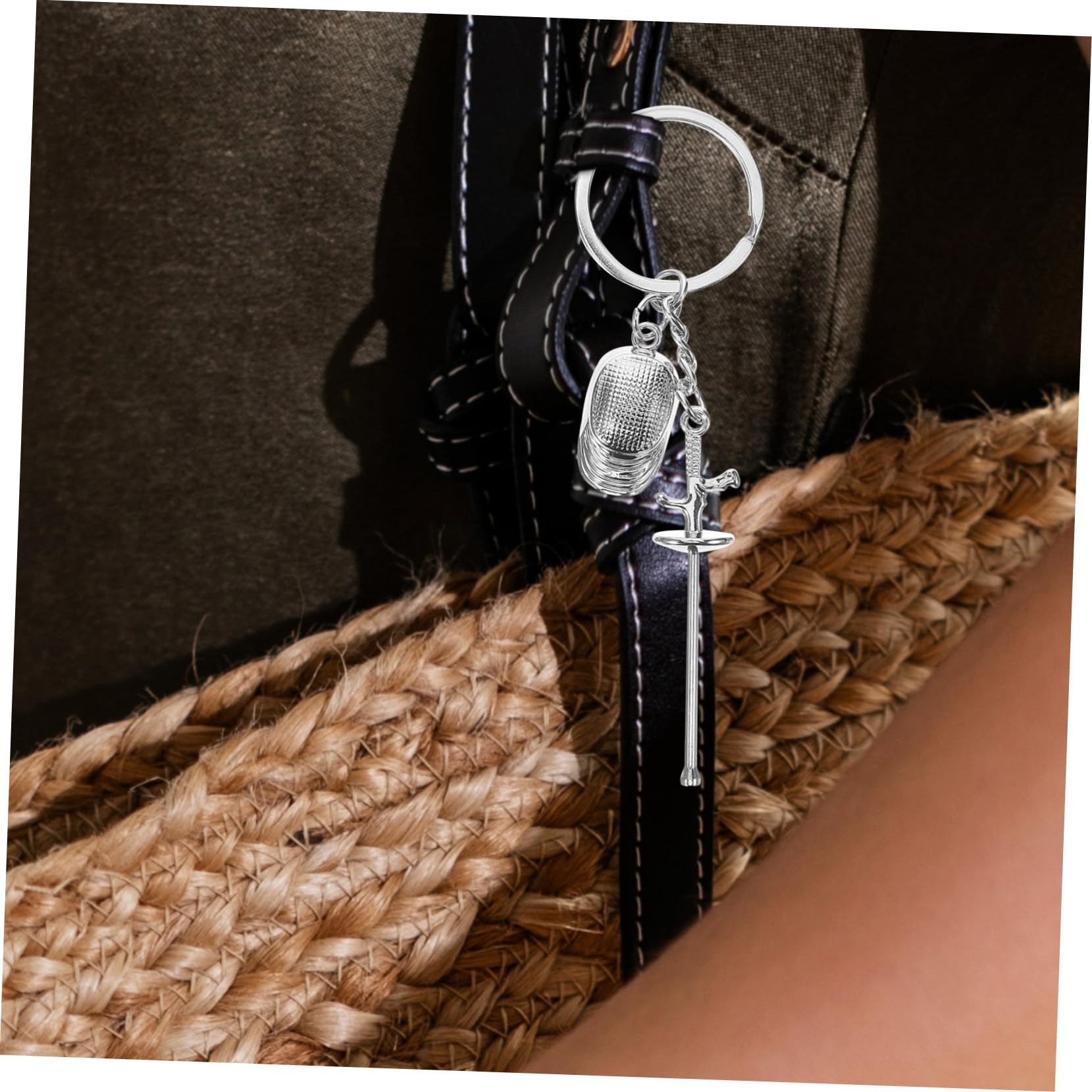 Yardwe 2-Pack Polished Metal Fencing Keychain - Smooth Surface Sports Key Ring for Fencing Enthusiasts | Perfect Gift for Athletes & Sports Fans
