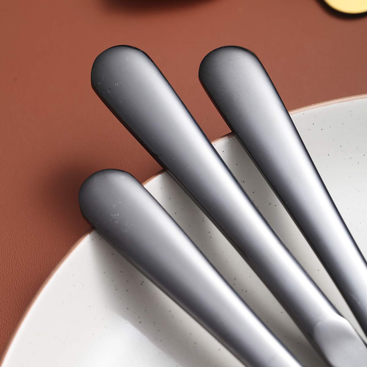 Berglander 4-Piece Black Dinner Knives Set - Stainless Steel with Titanium Plating, Shiny Black Butter Knife & Spreader - Durable, Dishwasher Safe - Perfect for Fine Dining, Dinner Parties & Everyday Use