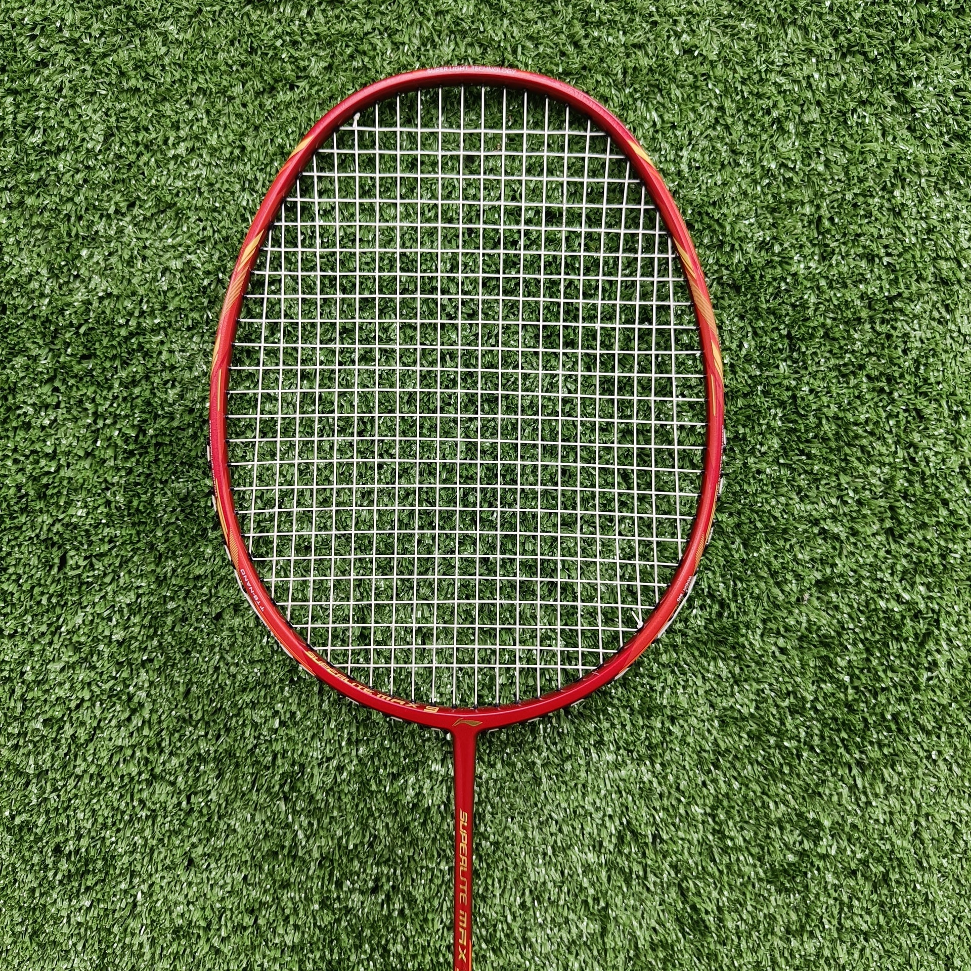 Li Ning G Force Superlite Max 9 Badminton Racket - Prestrung with Carbon Fiber Shaft (Red) | Lightweight & Durable for Professional Players | Perfect for Tournaments & Training Sessions | Made in China