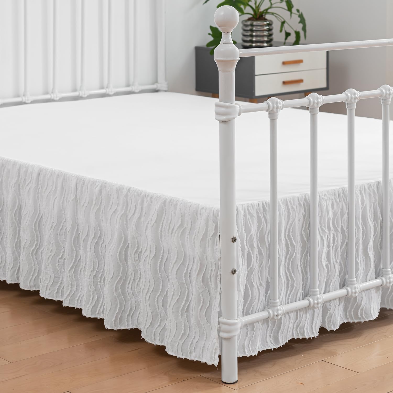 Wavy Tufted King Size Bed Skirt 18 Inch Drop - Ruffled Boho Style Split Corner Design - White Bedroom Decor for King Beds - Perfect for Bohemian & Coastal Bedroom Themes