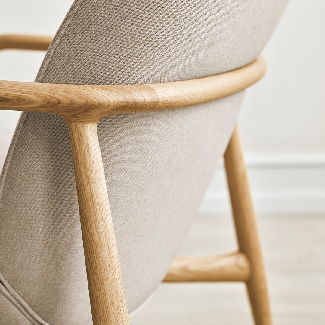 Bowie Lounge Chair - Modern Accent Chair for Living Room, Bedroom & Office - Comfortable Upholstered Armchair with Wooden Legs - Perfect for Relaxing, Reading & Decorating Your Home