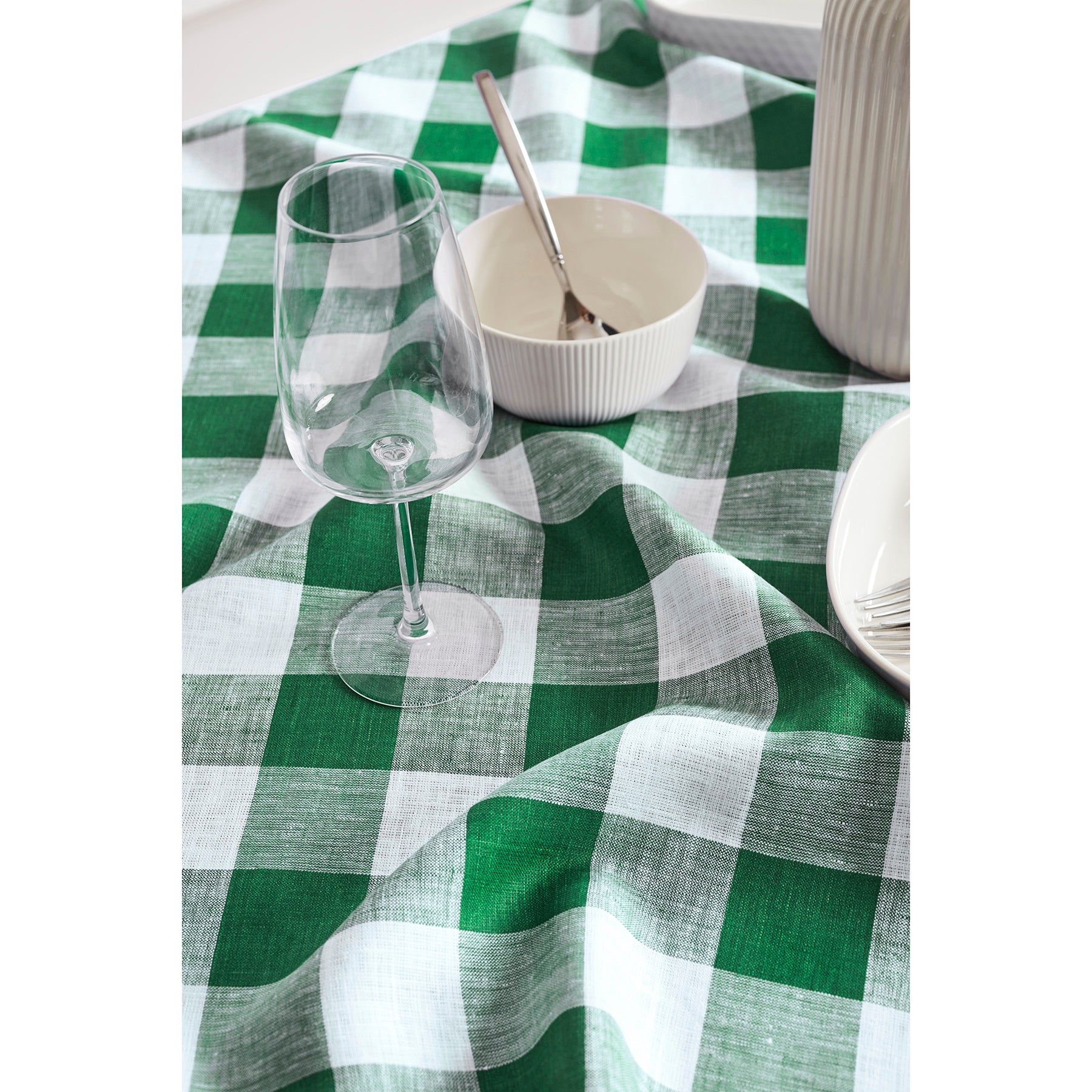 Buffalo Check Table Throw - Soft & Stylish Plaid Table Cover for Dining Room, Kitchen, or Outdoor Picnic - Perfect for Holiday Decor & Cozy Gatherings