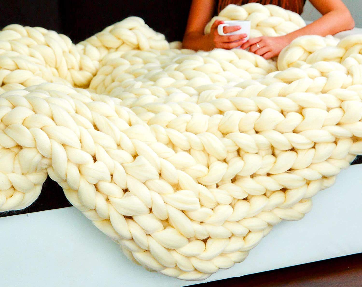 YUKTOPA Chunky Knit Throw Blanket - Handmade Bulky Knitting Yarn Blanket - Super Large 230x230cm (90x90in) - Ivory White - Cozy Bedroom Decor, Sofa Throw, Chair Cover, Pet Mat & Yoga Blanket - Perfect for Living Room, Nursery & Winter Warmth
