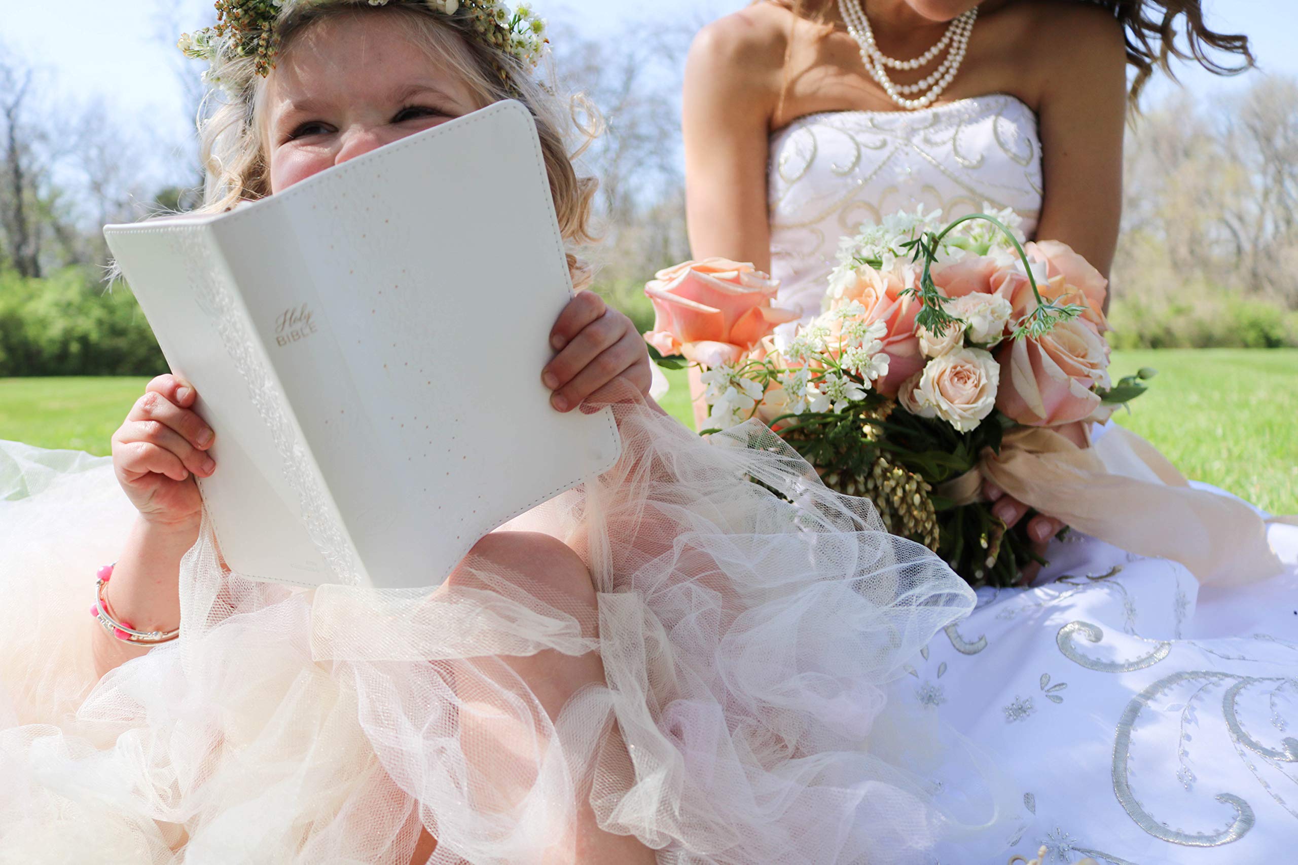 NKJV Bride's Bible - Leathersoft White Cover with Red Letter Comfort Print - Holy Bible New King James Version - Perfect for Weddings, Bridal Showers & Christian Gift Giving