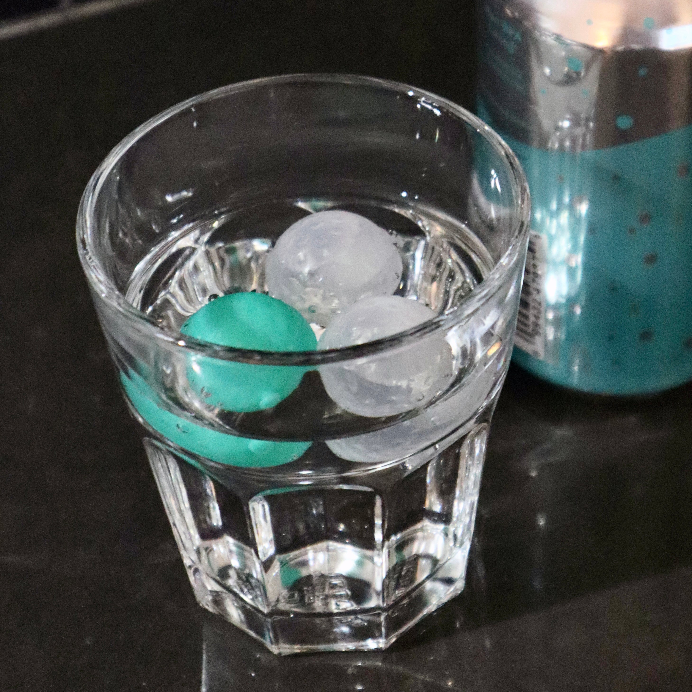 24 Pack Reusable Golf Ball Ice Cubes - Fun & Practical for Drinks, Cocktails, and Party Coolers - Perfect for Summer BBQs, Themed Events & Gifts