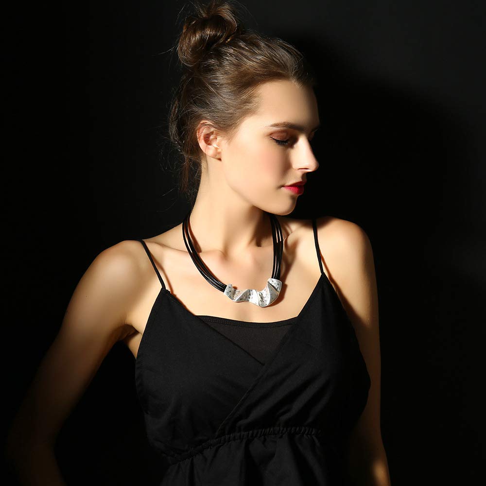 Trendy Black Leather Choker Necklace for Women - Gothic Punk Chain Necklace Jewelry for Party, Date Night & Everyday Wear