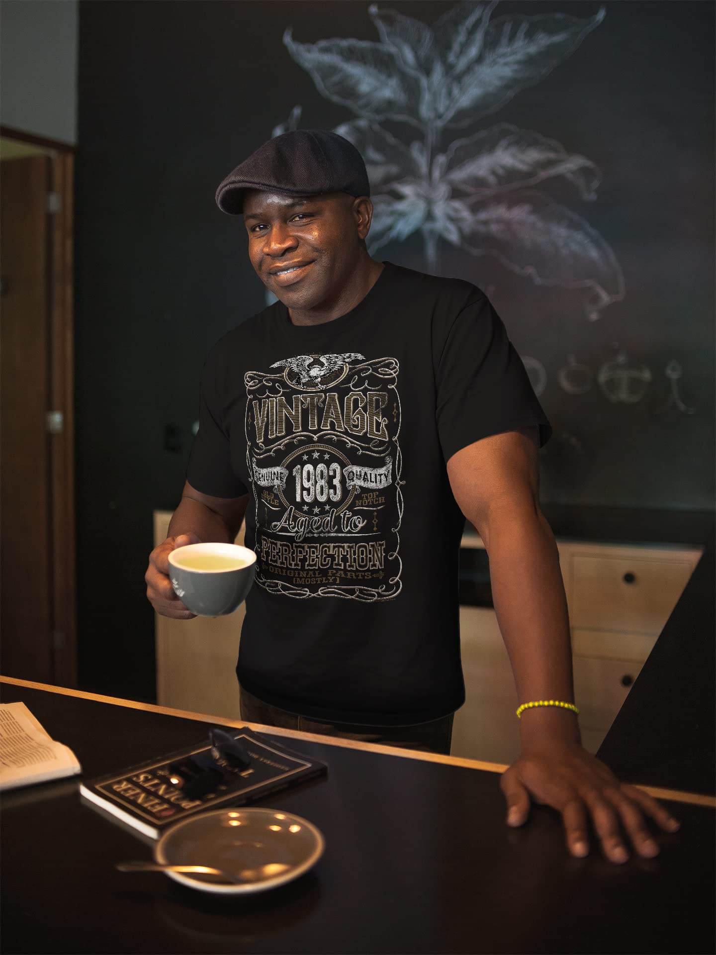 Vintage 1983 Aged to Perfection 42nd Birthday Gift T-Shirt for Men - Funny 42 Year Old Birthday Present - Perfect for Parties & Celebrations