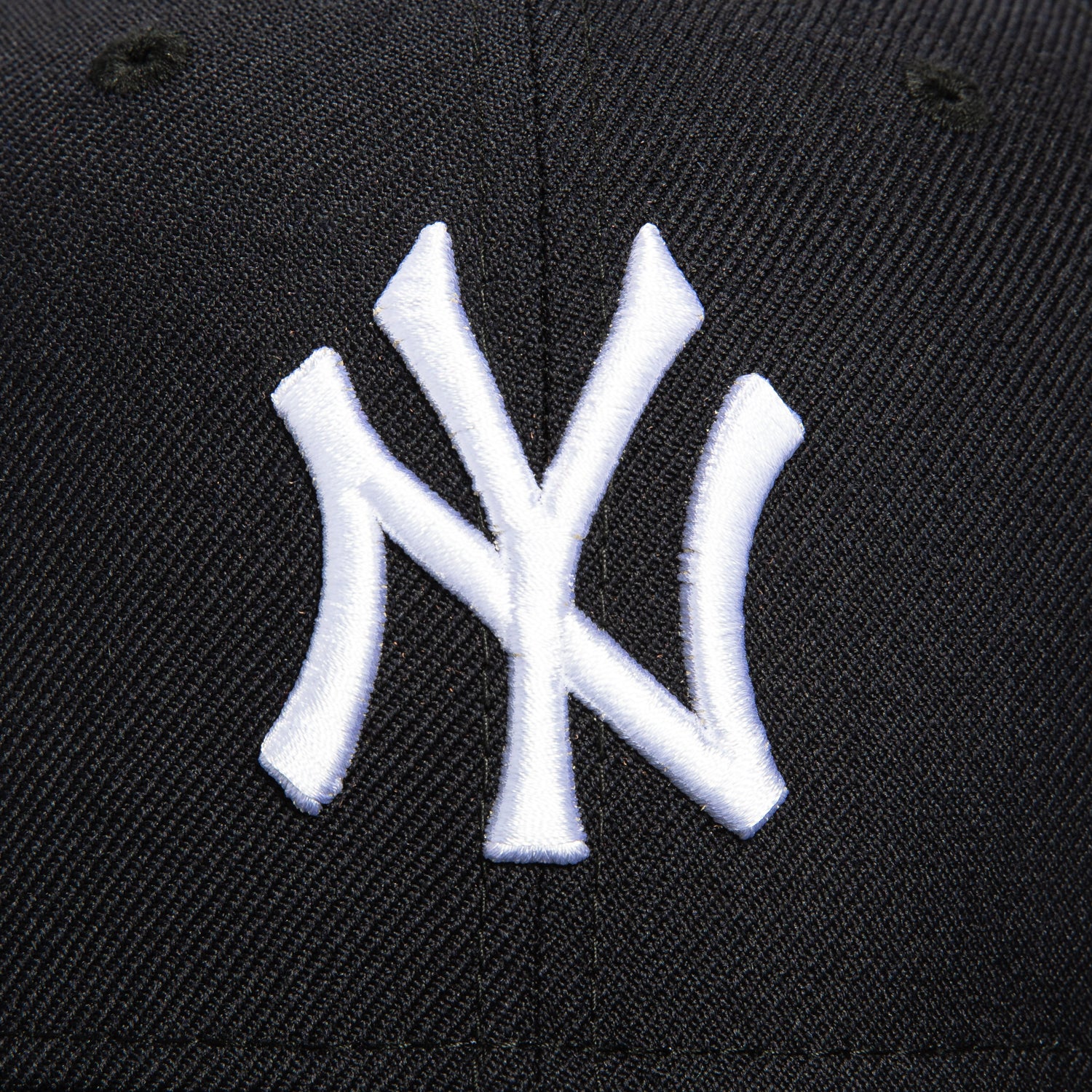 New Era 59Fifty New York Yankees 1998 World Series Patch Game Hat - Navy Blue Baseball Cap for Men, Authentic MLB Licensed, Perfect for Games, Collecting & Yankees Fans