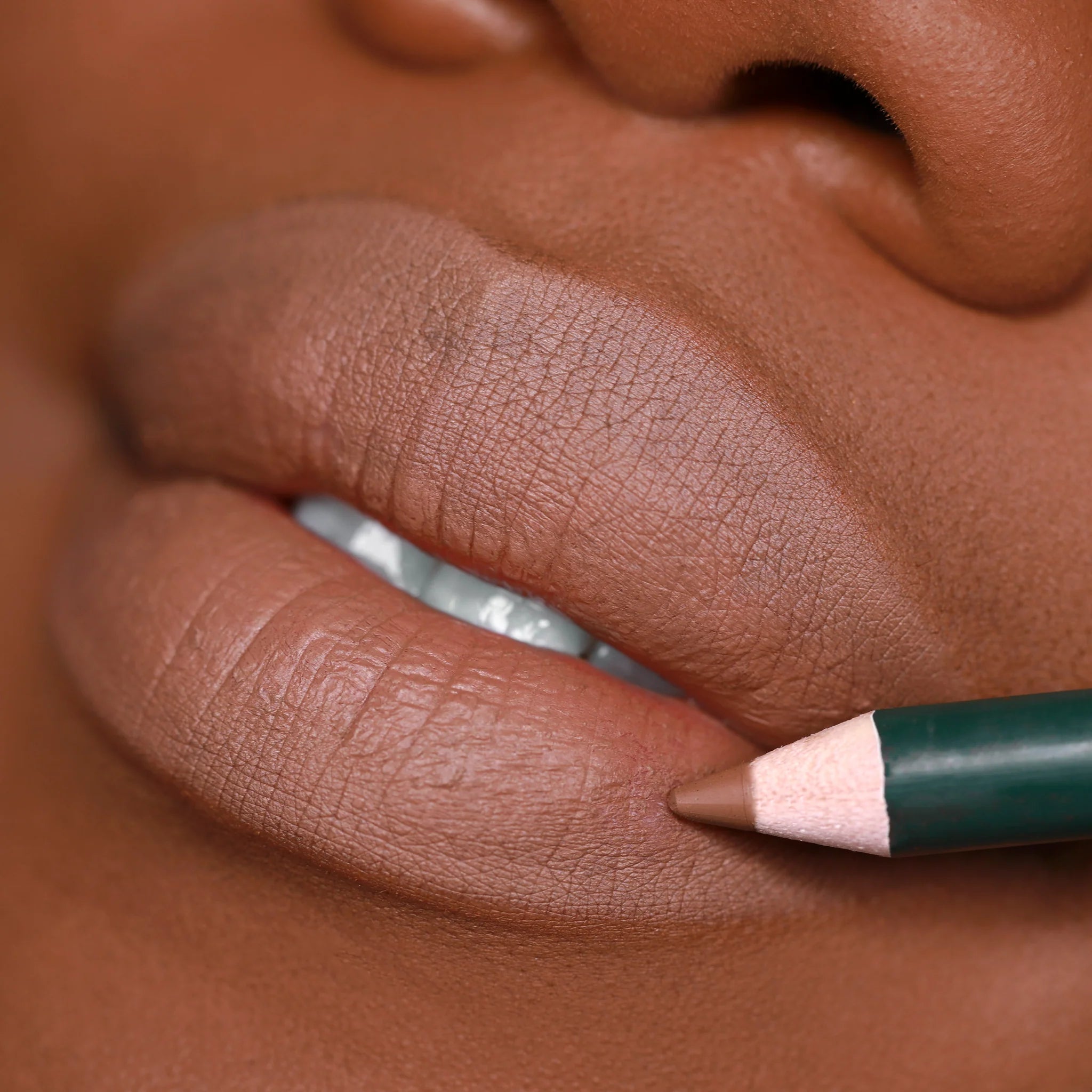 Best Long-Lasting Lip Liner Pencil - Waterproof & Smudge-Proof for All-Day Wear | Perfect for Makeup Artists & Everyday Use