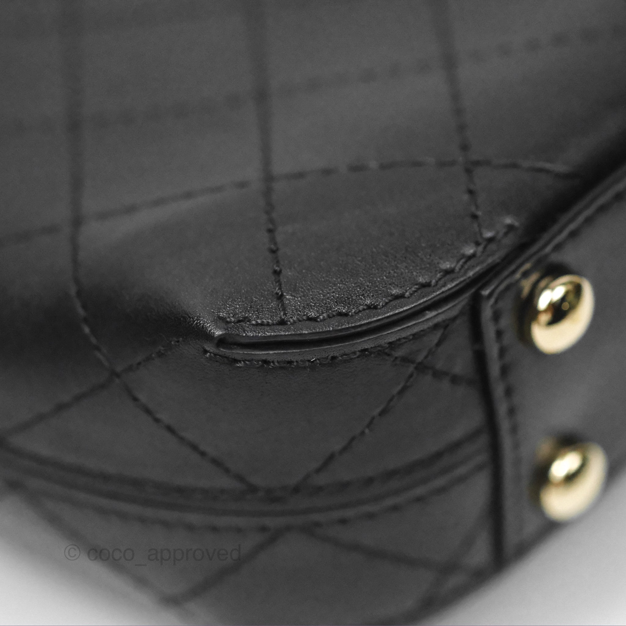Authentic Chanel Small Flap Bag in Black Calfskin Leather - Perfect for Evening Events & Luxury Fashion Accessories