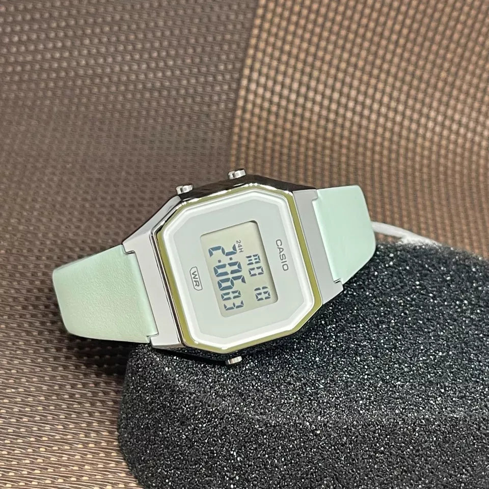 Casio LA680WEL Digital Watch for Men & Women - Water Resistant Sports Watch with Alarm, Stopwatch & LED Light - Perfect for Running, Swimming & Outdoor Activities