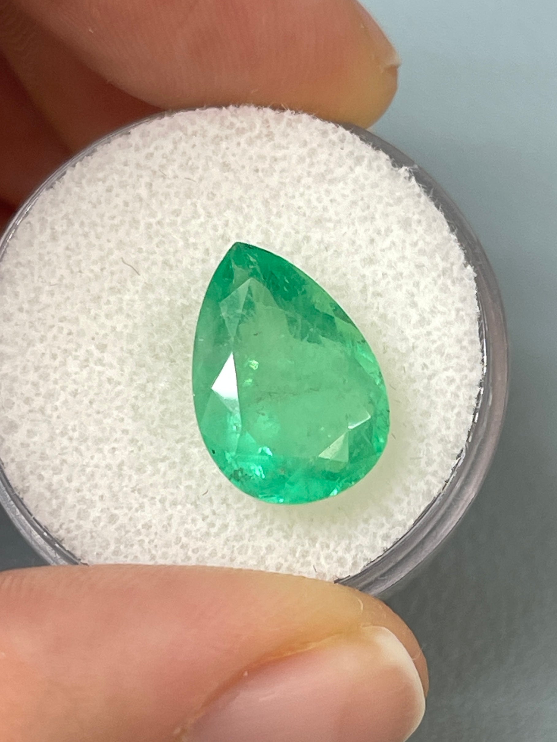 5.21 Carat 14x10mm Pastel Lime Green Natural Loose Colombian Emerald Pear Cut Gemstone for Jewelry Making, Engagement Rings & Luxury Collections