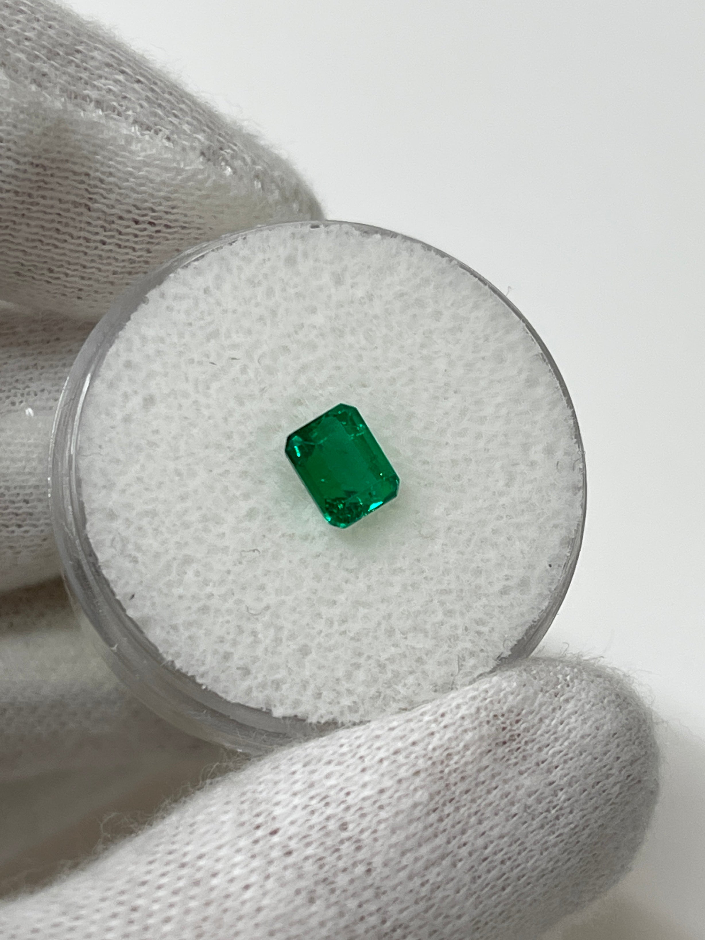 0.85 Carat AAA+ Colombian Loose Emerald Gemstone - 5.8x4.7mm Emerald Cut for Jewelry Making, Engagement Rings & Luxury Gifts