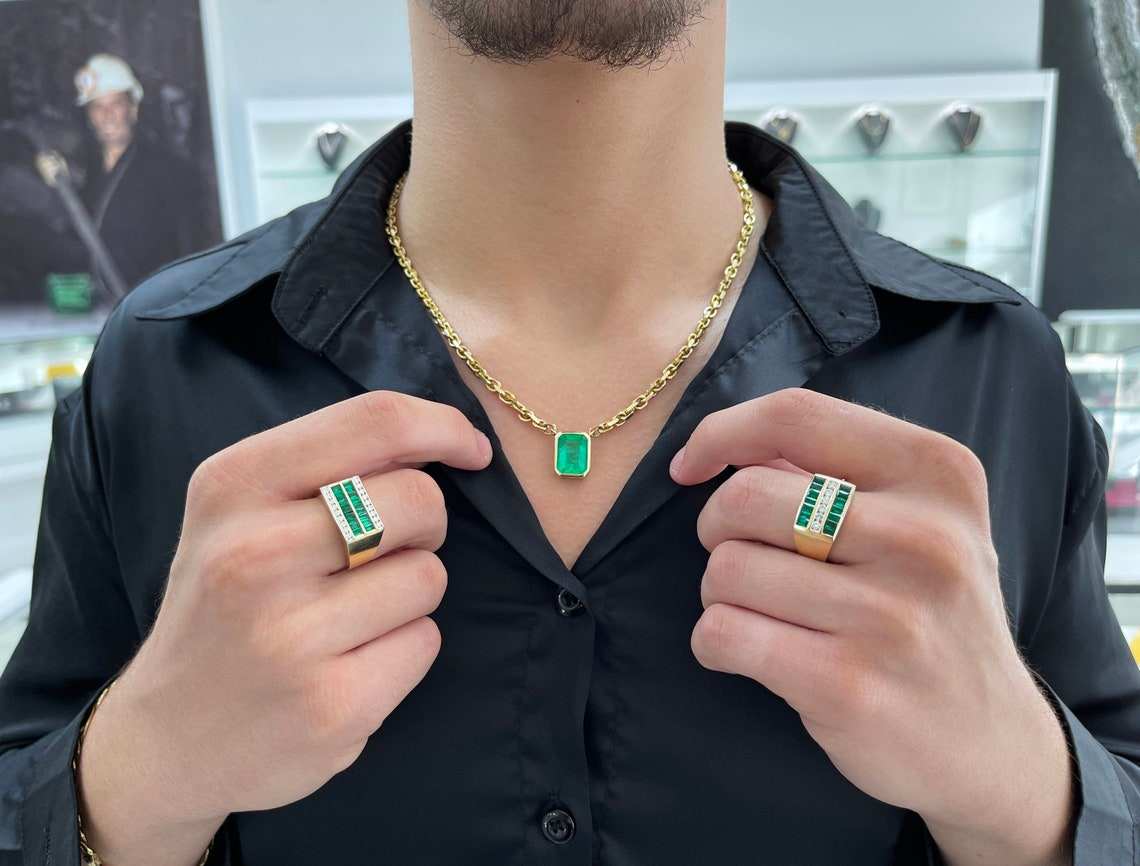 7.61 Carat Natural Colombian Emerald Bezel Set Unisex Solitaire Necklace in 14K Gold - Perfect for Weddings, Anniversaries & Special Occasions