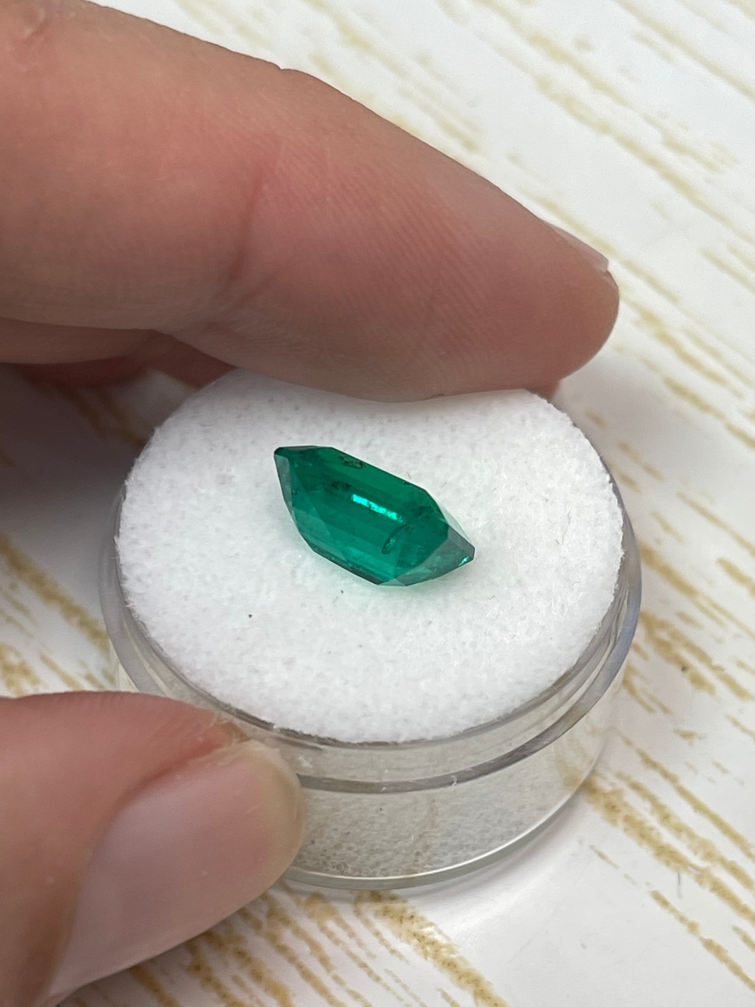 3.72 Carat 11x9mm AAA+ Perfect Green Freckled Natural Loose Colombian Emerald Cut Gemstone for Jewelry Making, Engagement Rings & Luxury Gifts