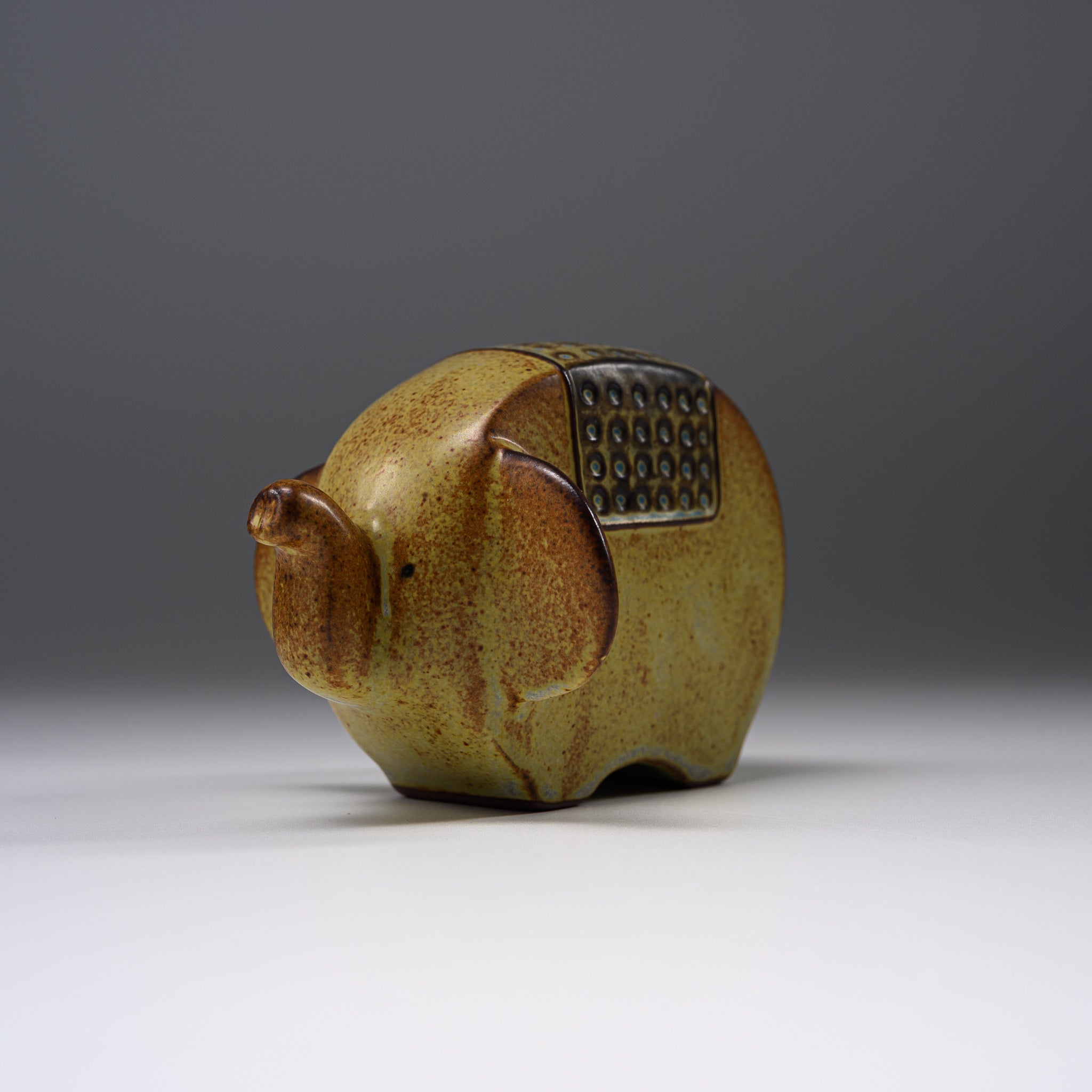 Seto Ware KASHIWA Elephant Animal Ornament - Japanese Ceramic Figurine for Home Decor, Gift & Collection | Perfect for Living Room Shelf, Office Desk & Feng Shui Display