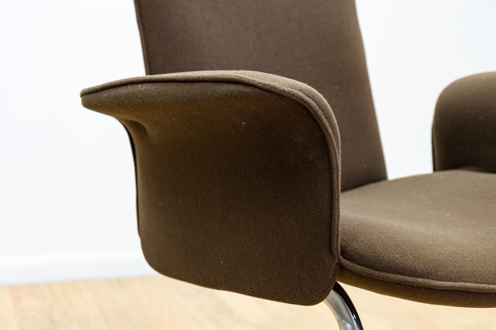 Set of 6 Mid-Century Modern RH 320 Dining Chairs by Robert Haussmann for De Sede - Brown Mohair Upholstery & Chrome Frame - Perfect for Dining Room, Kitchen or Office Conference Table
